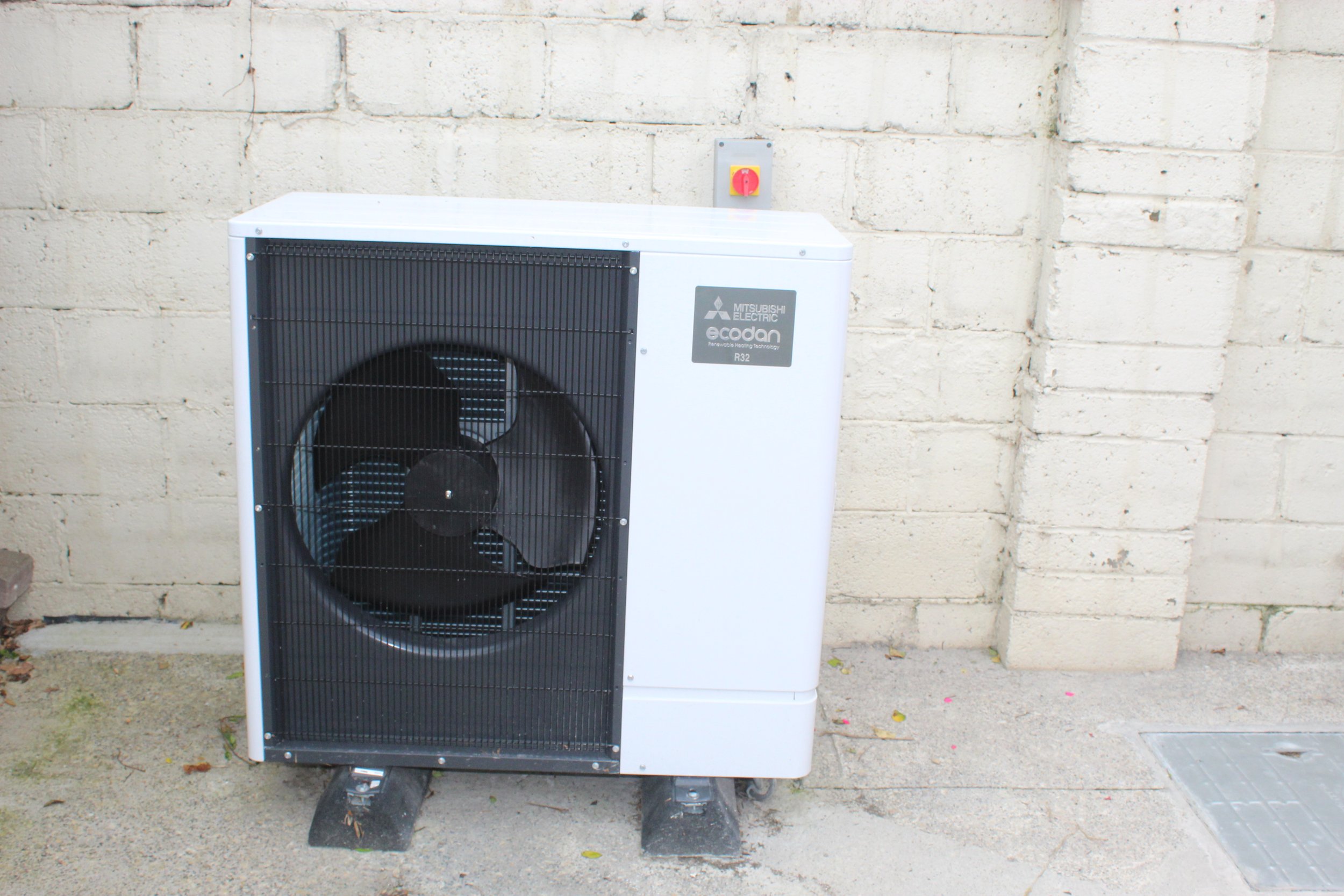 Heat Pump in back garden OSS 2023.JPG