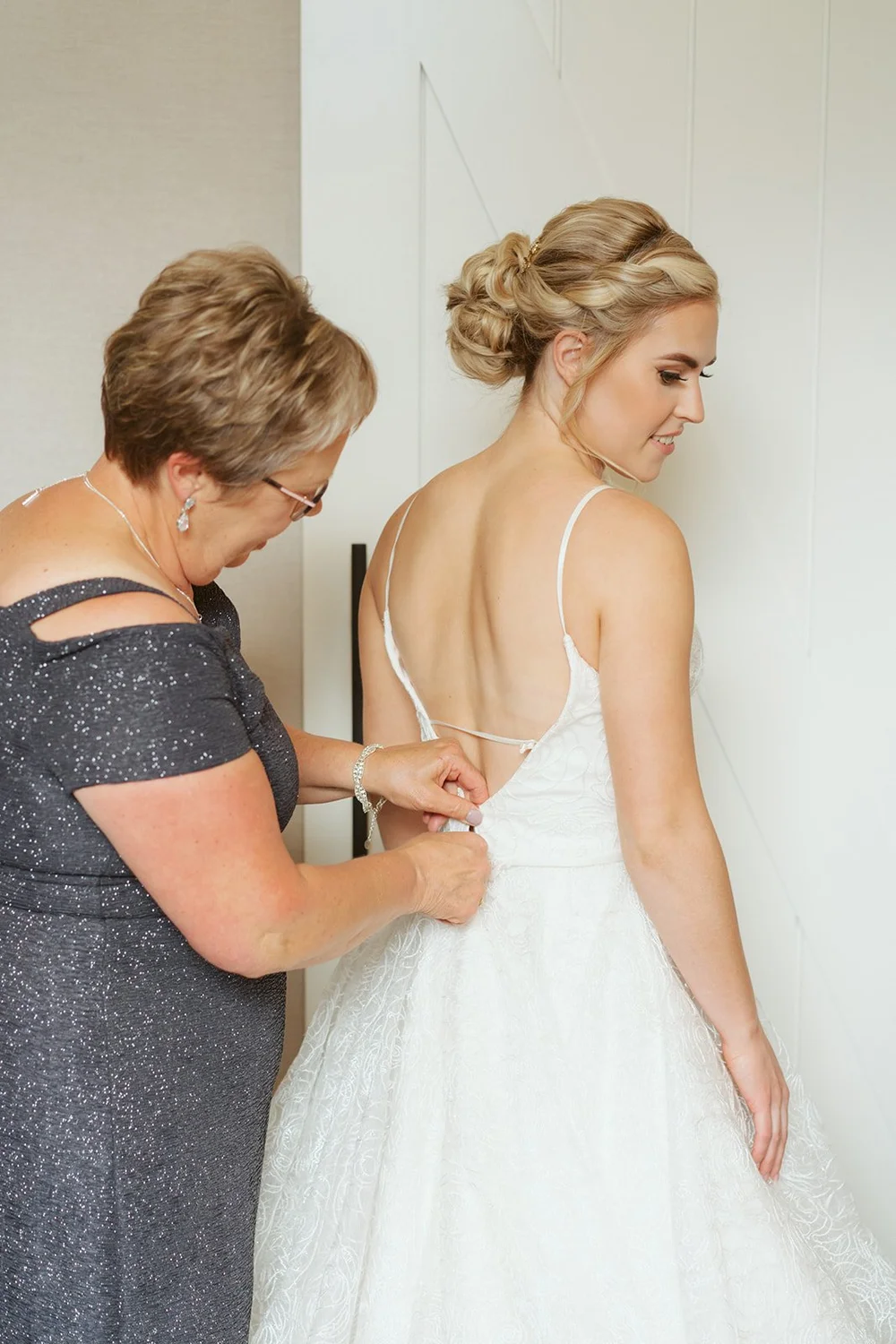 getting ready- bride-95_websize.jpg