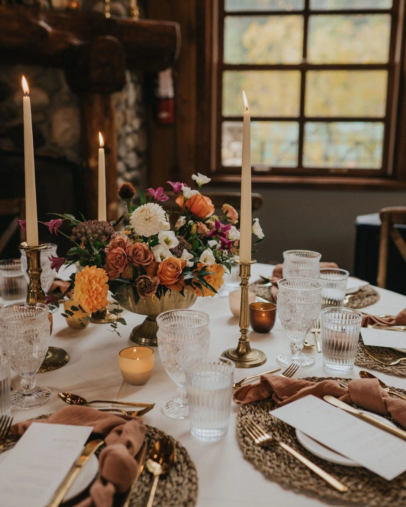 Seasonal details bring you fall at its finest. We loved bringing this elevated autumn design to life at Emerald Lake Lodge! 

#fallwedding #weddingdesign #tablesetting #placesetting #weddingdecor #weddingplanning #fallweddinginspo