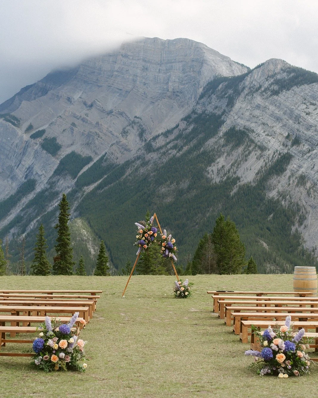 A misty morning for Michelle and Mark's unforgettable wedding on Tunnel Mountain. 

#banffwedding #weddingvenue #weddingceremony #banffweddingplanner #weddinginspo