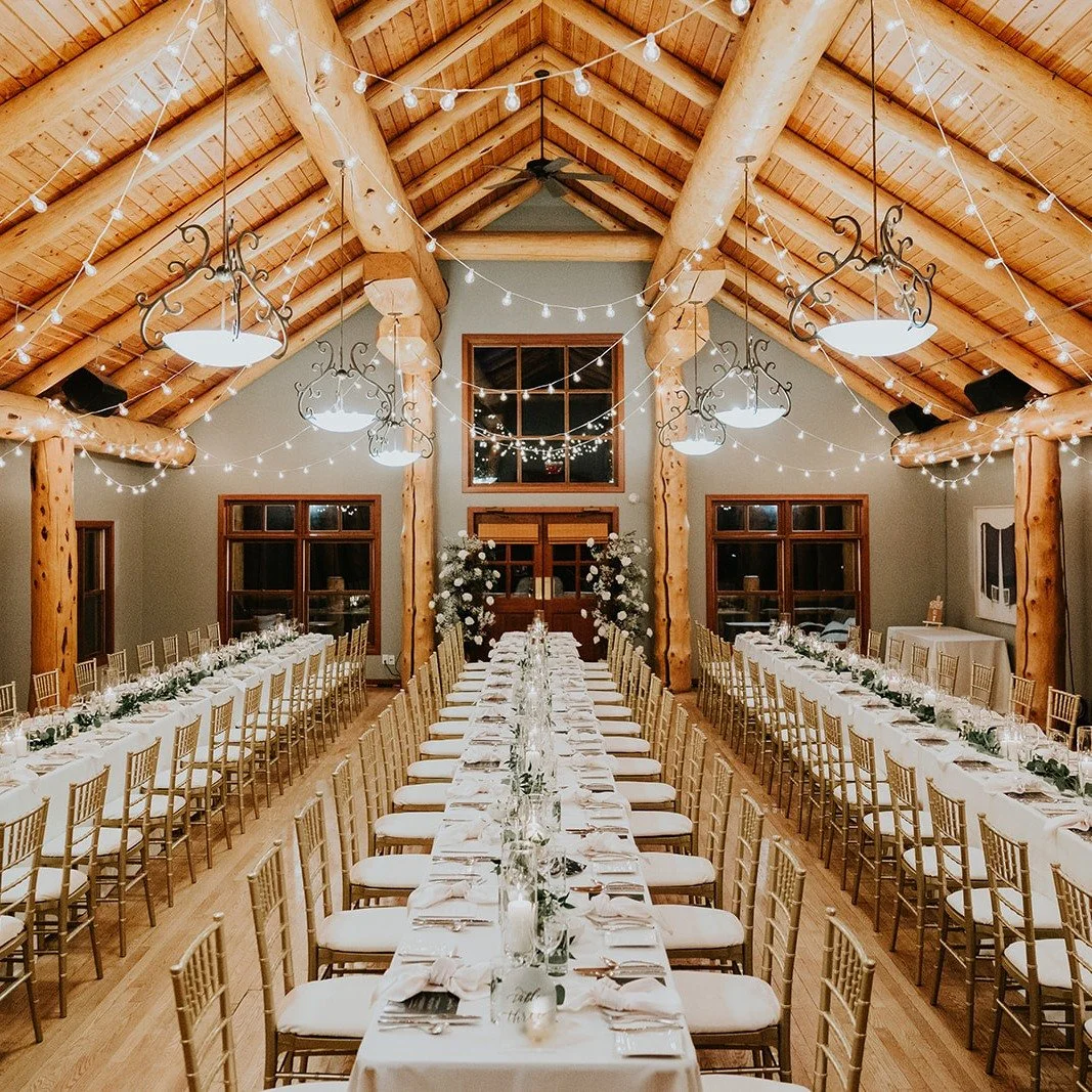A room designed to bring everyone together.

Long harvest tables, soft candlelight, and understated greenery created a layout that felt warm and connected, while the timber beams and twinkle lights wrapped the space in that unmistakable cozy mountain