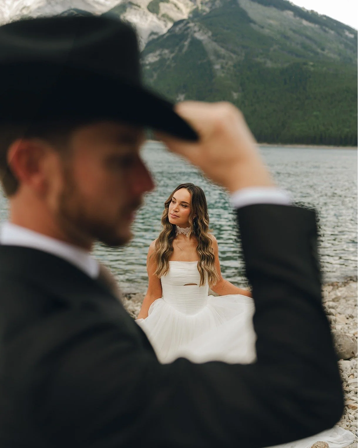 A creative spin on your standard bride and groom photos. We love this creative set by @taylordawningphoto