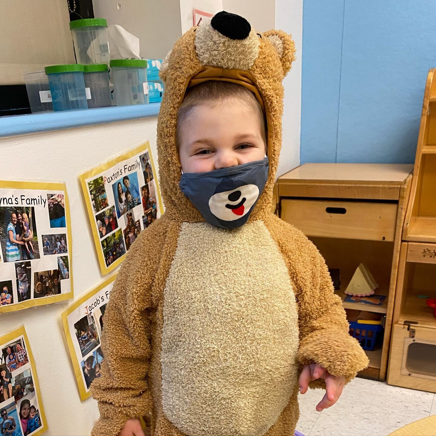 Our school was taken over by superheroes, princesses, tigers, buzz, teddy bears, Mickey Mouse and so much more! Purim was so much fun at KNS! We dressed up, sang with Cantor Malachi , made noise with our groggers, ate homemade hamantaschen, listened 