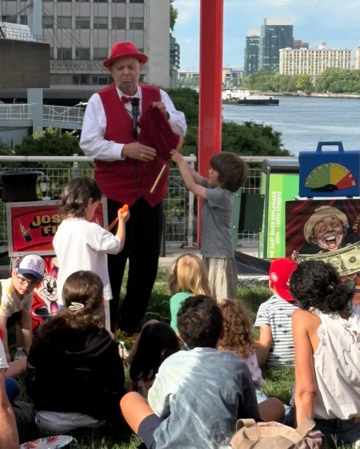 Our KNS End-of-Year Picnic was filled with laughter, face painting, bubbles, a magic show, pizza, &amp; @alamodeshoppenyc ice cream. 🍦☀️🍕🎩 

More  importantly, it was a chance for children, teachers and families to come together and celebrate the 