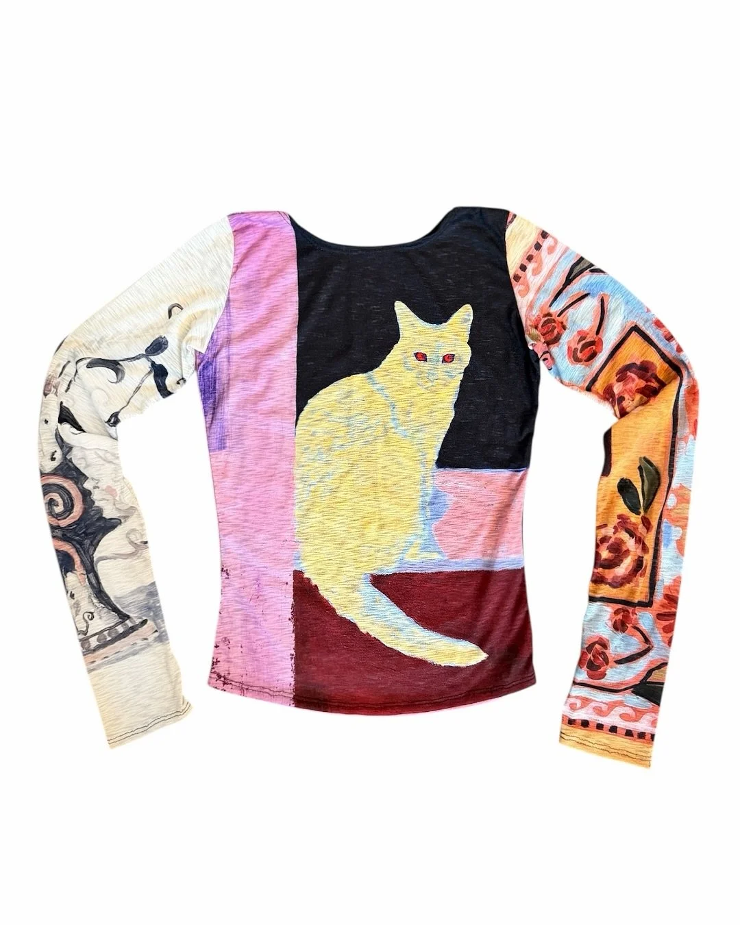 The Night Stalker Longsleeve 🐱 
For all my kitty cat and fluffy friend loving angels. 

This special piece includes not one, but three incredible works from artist @darcywhent (swipe to see all original works)

It was so special meeting Darcy IRL ye