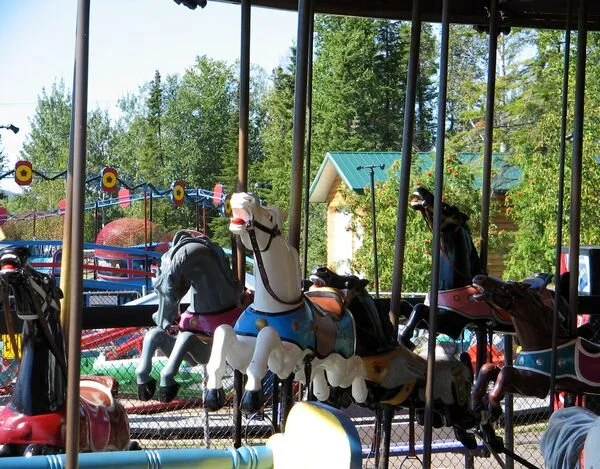 tn_Carousel_Horses3.JPG