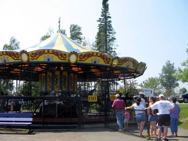 tn_Merry-go-round3.JPG
