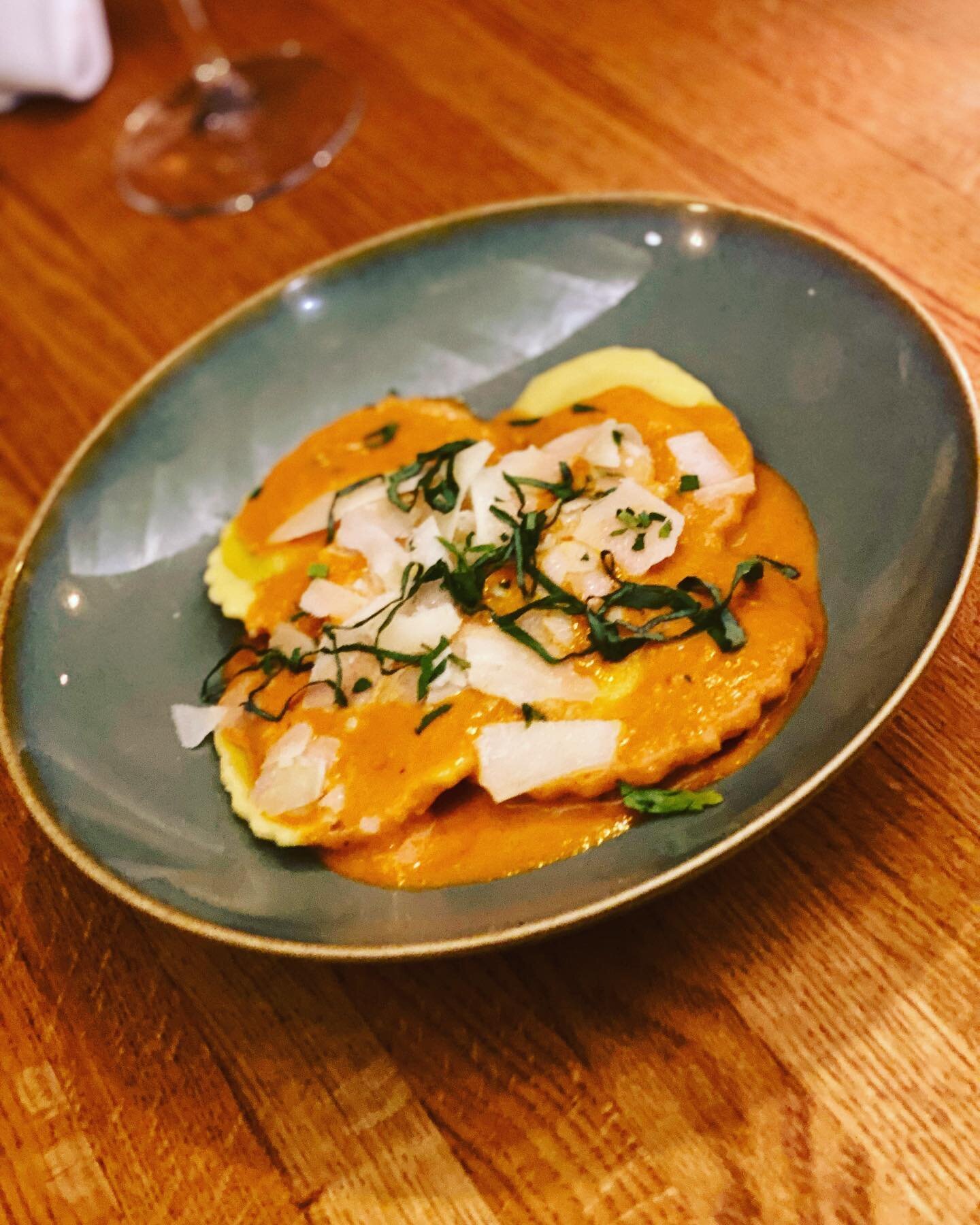 Burrata Ravioli 🫶 

Tomato 🍅 sauce, basil 🌿 top with shaved Parmesan 
.
.
. 
#ravioli #burrataravioli 
#burrata #burratalovers 
#mediterraneanfood 
#rye #westchester 
#pastalover