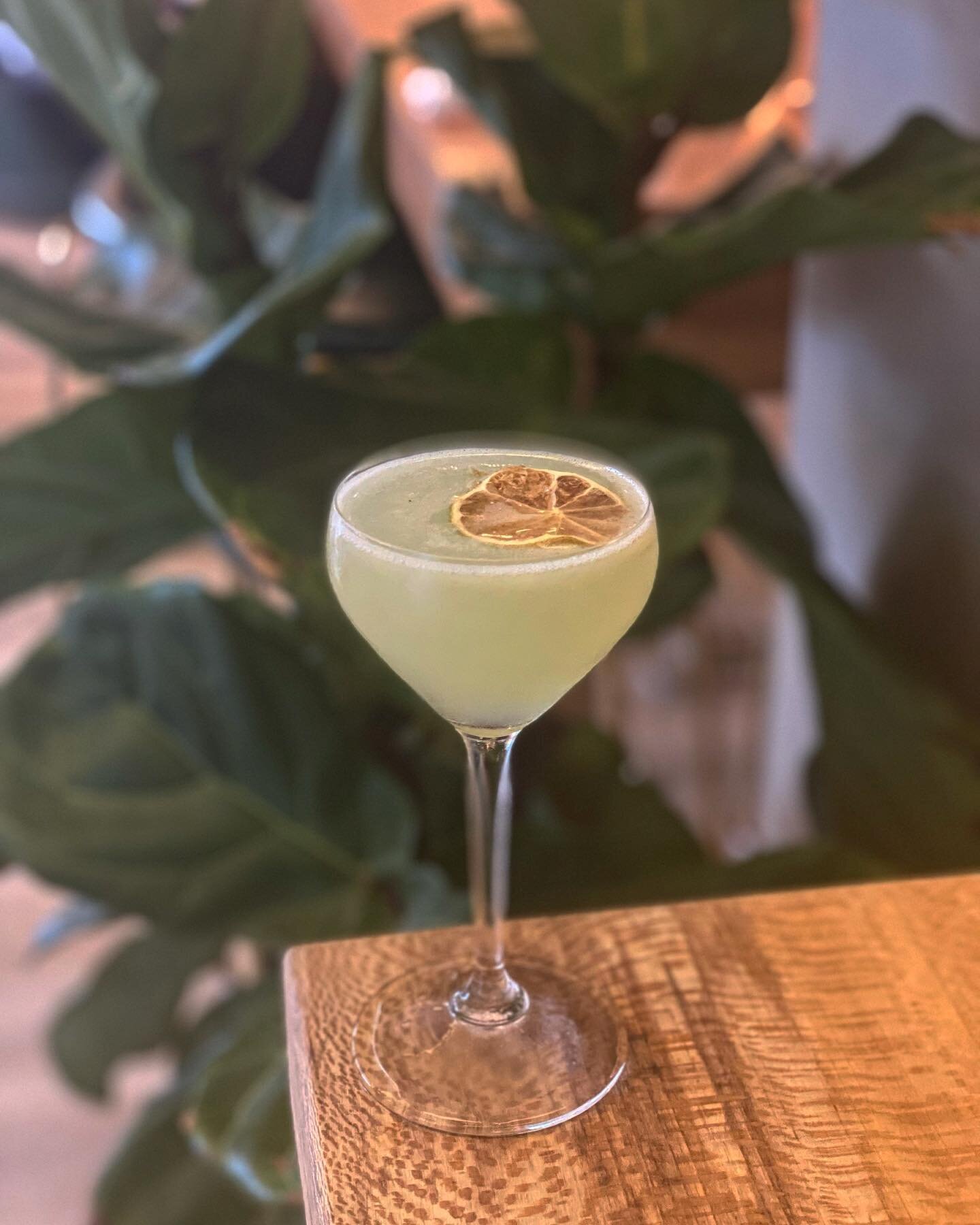 The Last Word 💚
 gray whale gin, green chartreuse, lime juice, St. Germaine 
.
.
.
.
#thelastword #gin 
#graywhalegin #stgermain 
#gindrinks #westchester 
#rye #mixologist