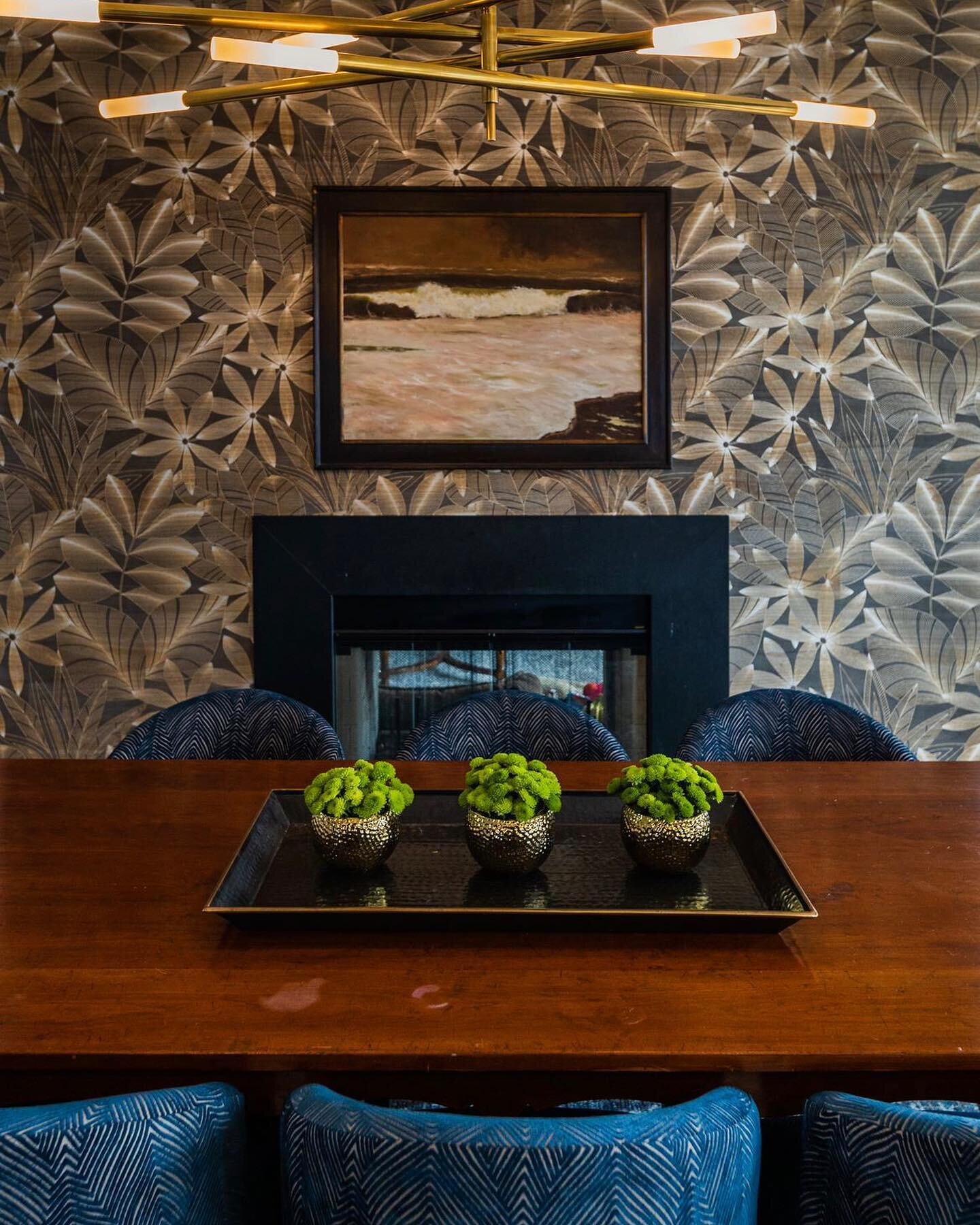 We couldn&rsquo;t let #wallpaperwednesday pass by with out featuring this beautiful @phillipjeffriesltd wall covering from the dining room of our #brookmontproject! In combination with this @visualcomfort fixture, it adds the perfect touch of glam th