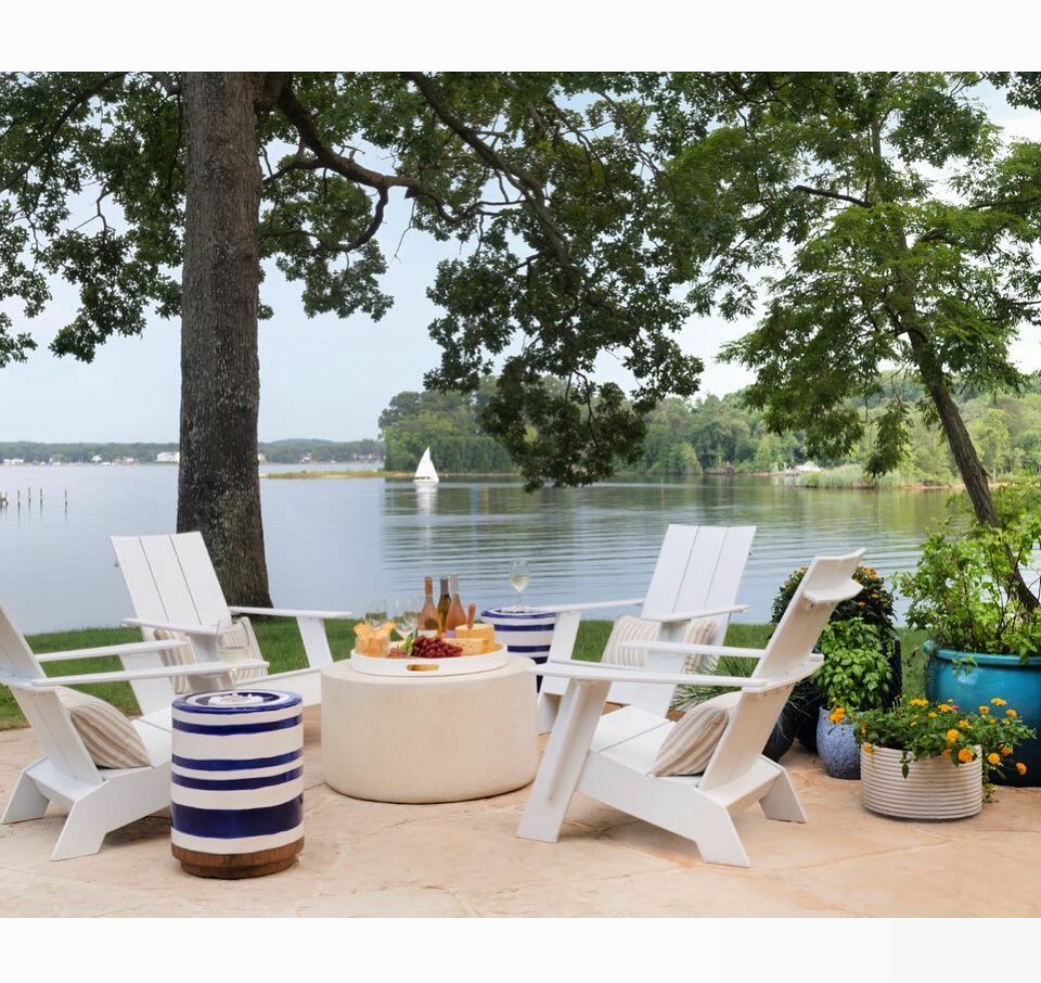 It's all about the water views at this
weekend retreat. Gathering with friends near the water is one of our favorite things to do and we try to as much as possible! Where are you spending the weekend? Does your summer home need an update to make it g