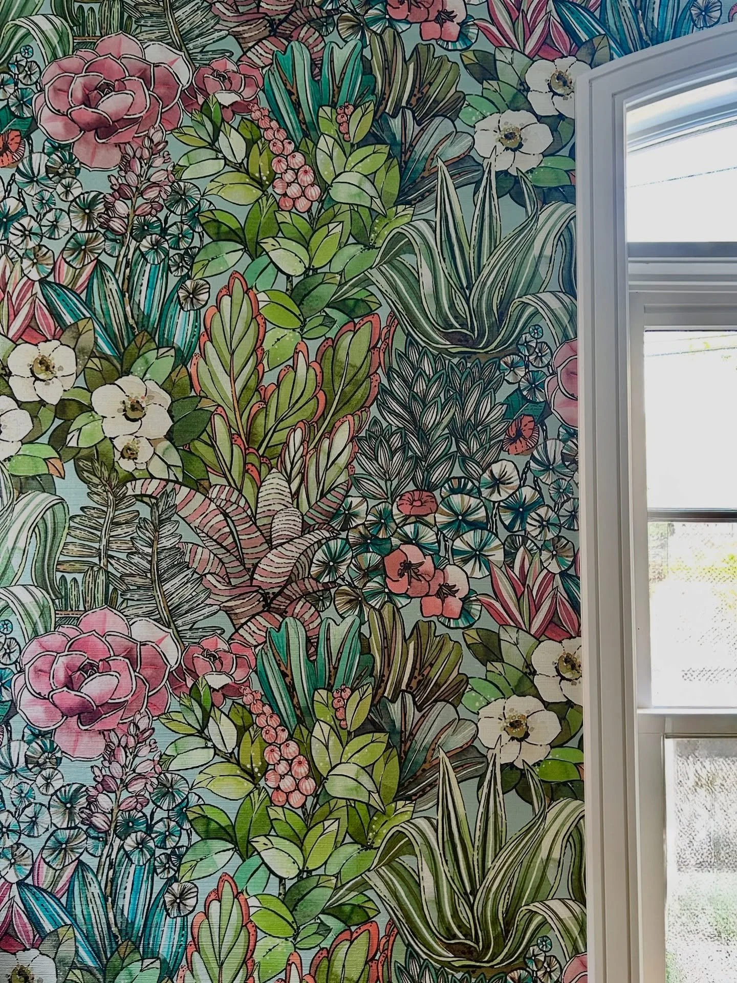 This @stroheimfabrics Fantasy Garden 💐🌸🌺🌼 wallpaper needed its own moment 🤌🏻🤌🏻🤌🏻 Just installed and it is perfection! #TheWaterlilyWay #Stroheim #FantasyGarden