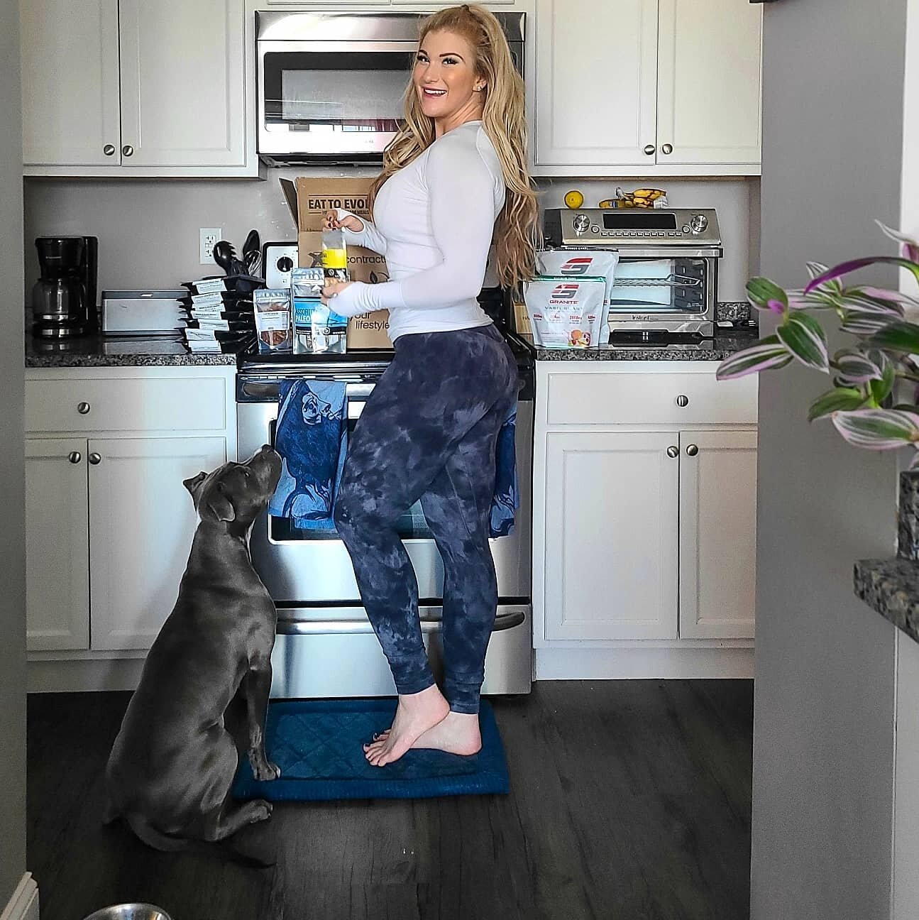 When you're not the only snack left in the house...kidding. Rookie mistake showing the feet but I&rsquo;m not redoing the pic, what you see is what you get. ⁣
⁣
On a serious note, I had some goodies delivered today. 🤗⁣
⁣
I&rsquo;ve been on &ldquo;mu