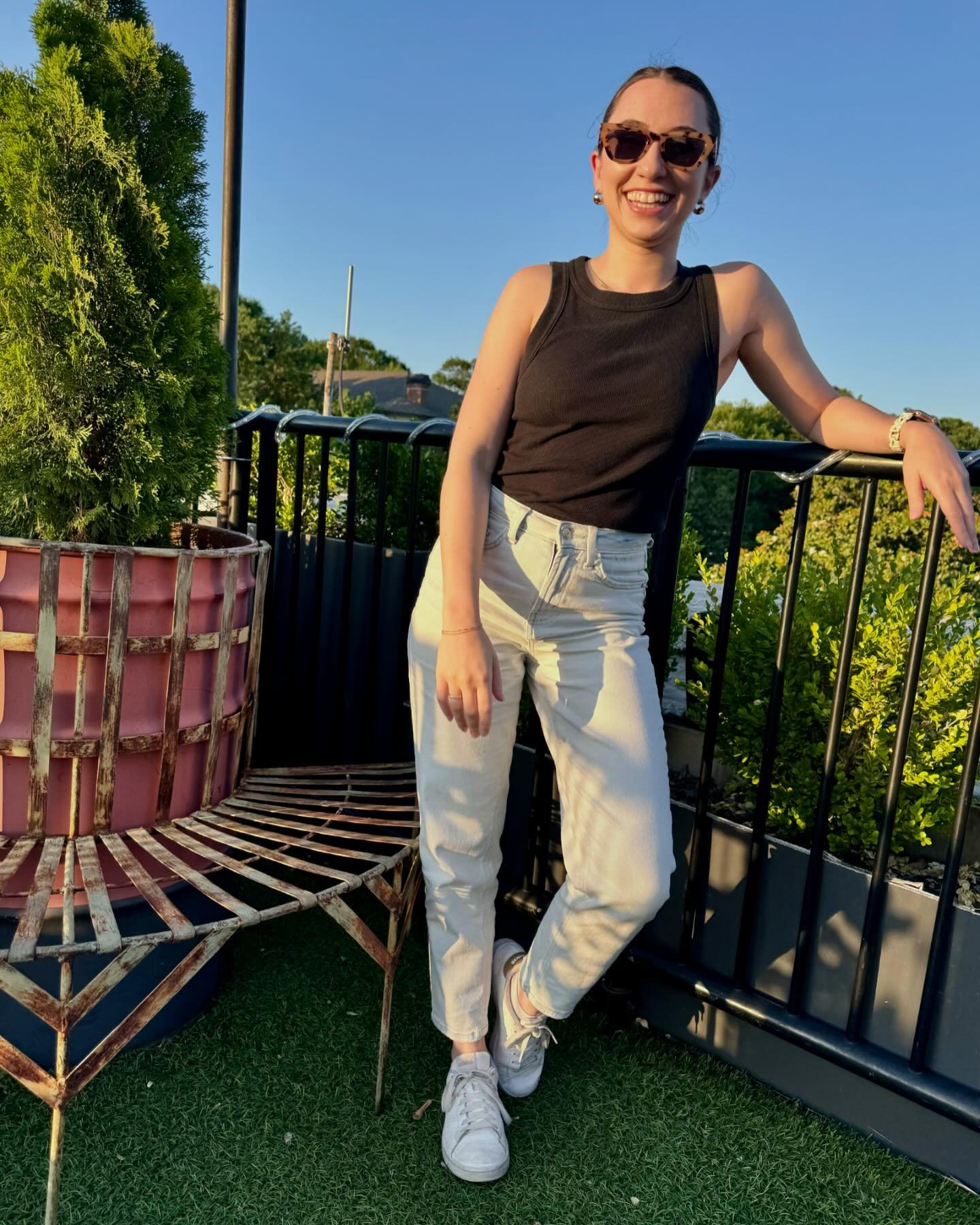 Sumer style tip: lighten up! ☀️ Combine your go-to&rsquo;s (like this black tank) with light colored bottoms to feel &ldquo;in-season&rdquo;.

👉 If wearing a dark colored top, swap out your black trousers, dark wash jeans, and navy pants for options