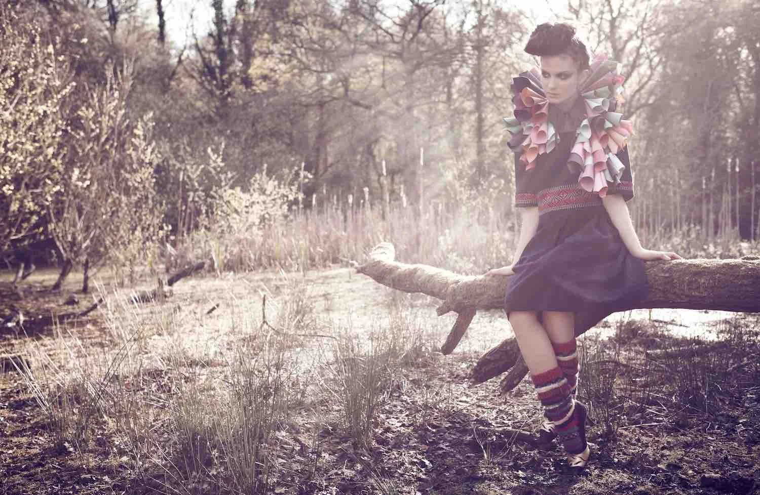 Paper collar, Naked Fashion (book), Saffia Minney