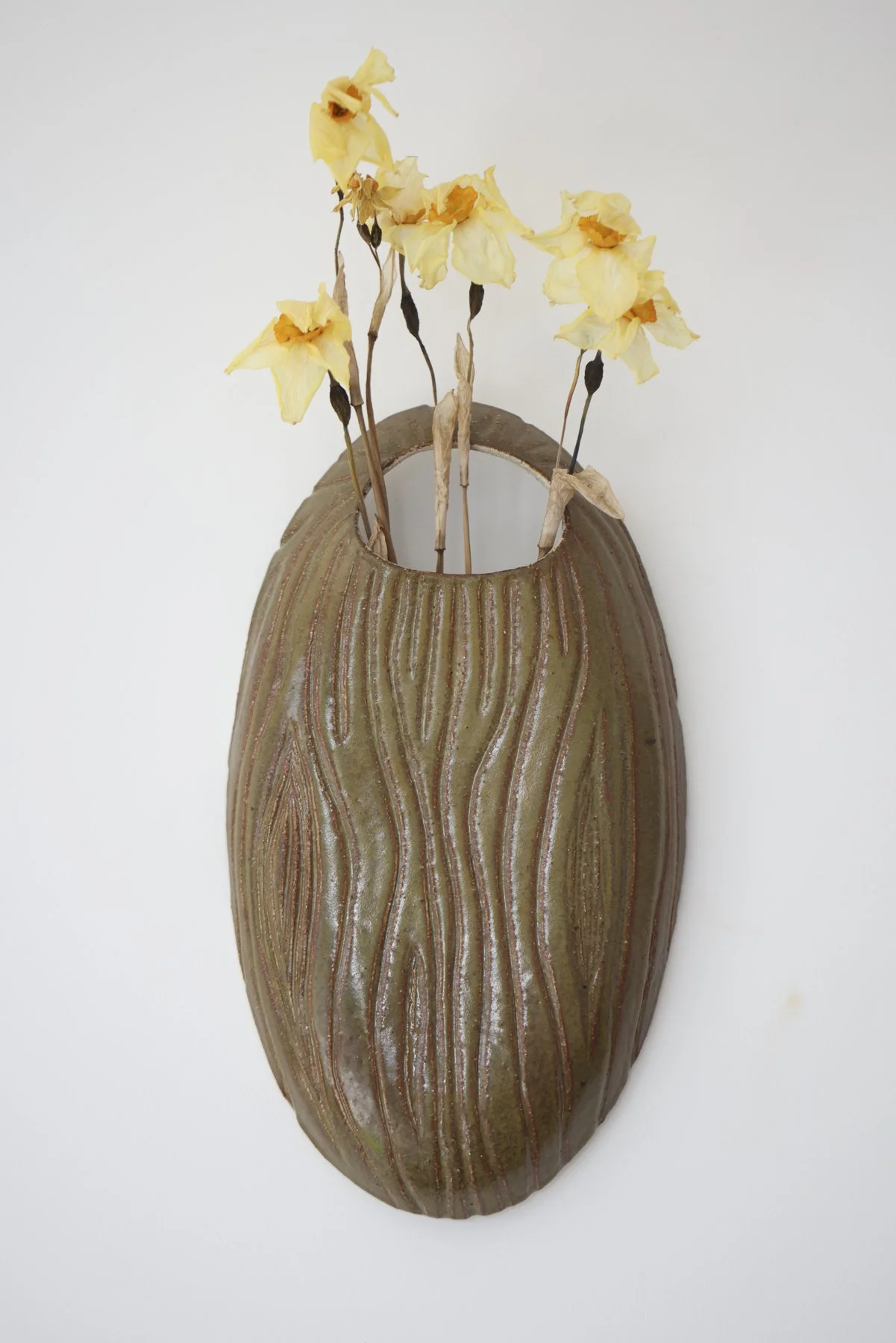 Kathy-Thorpe-Artist-ceramics-Wall-Vase11-b-web.JPG