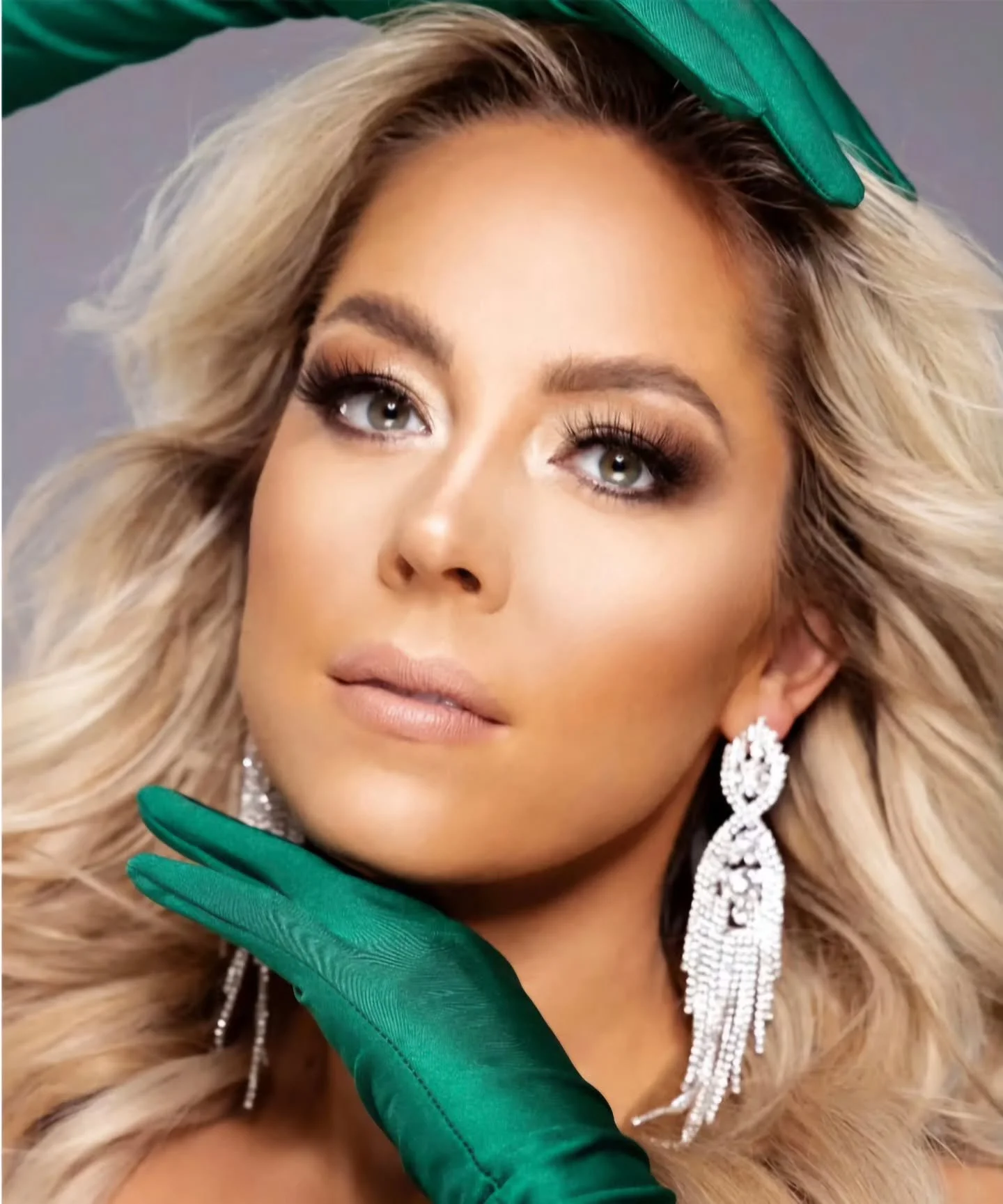 Pageant season is just around the corner and we're getting ready, baby!
Our amazing hair and makeup team is ready to glam you.
I can't believe I never posted Anne's headshot from 2(?) years ago. 
Beautiful face: @anneforesterofficial 
Photographer :