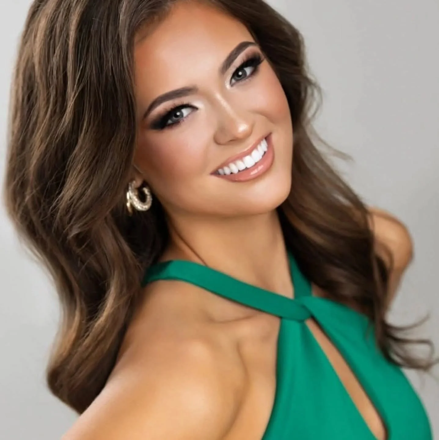 What do I do makeup for? Yes. 
Headshots ✔️
Pageants ✔️
Bridal✔️
Date night ✔️
Halloween✔️
Lessons ✔️
Birthday ✔️
For a mood boost ✔️
Family Photos ✔️
Wedding guest✔️
Baby shower✔️
Photo shoot✔️
Prom✔️
Anniversary✔️
Branding shoots✔️
Speaking engagem