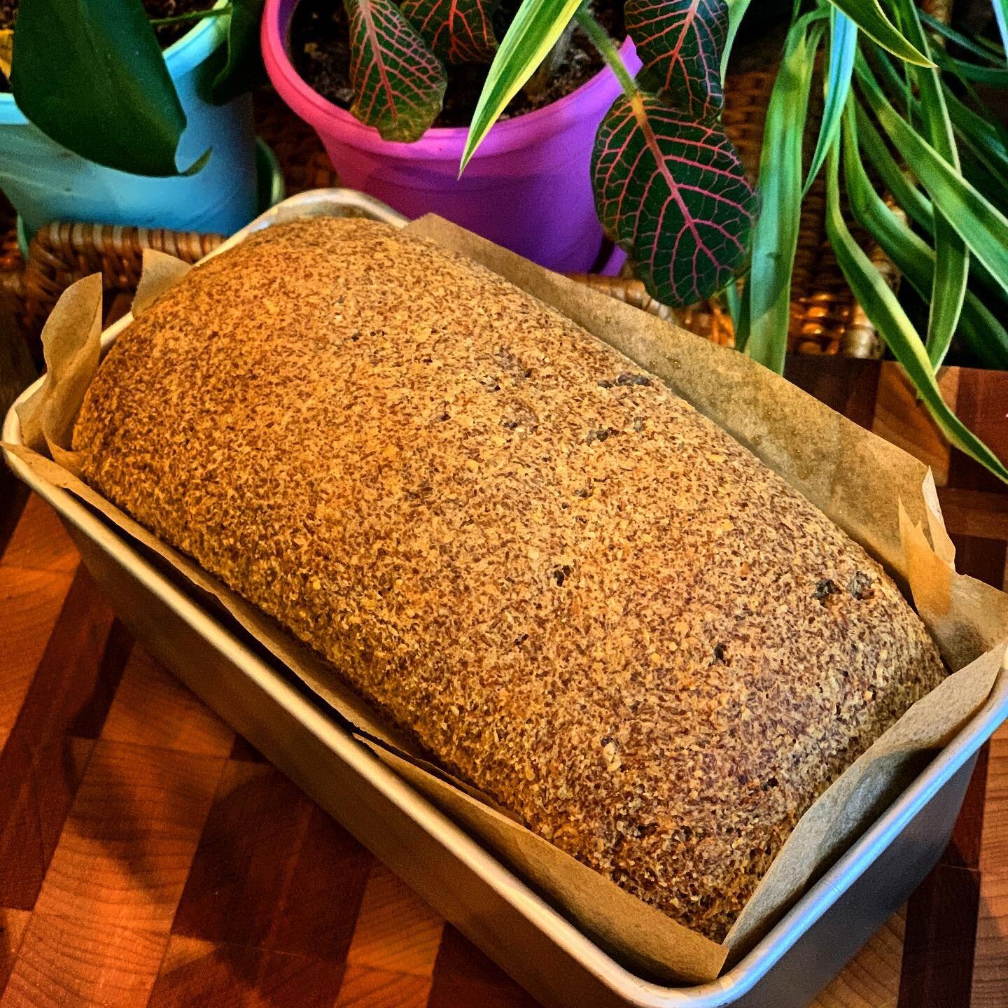 It&rsquo;s apparently #nationalhomemadebreadday (who makes these days up?!). I had no idea but saw it on FaceStalk after I had finally stopped procrastinating and made myself some #veganketo sunflower seed bread. I love the synchronicity of the Unive