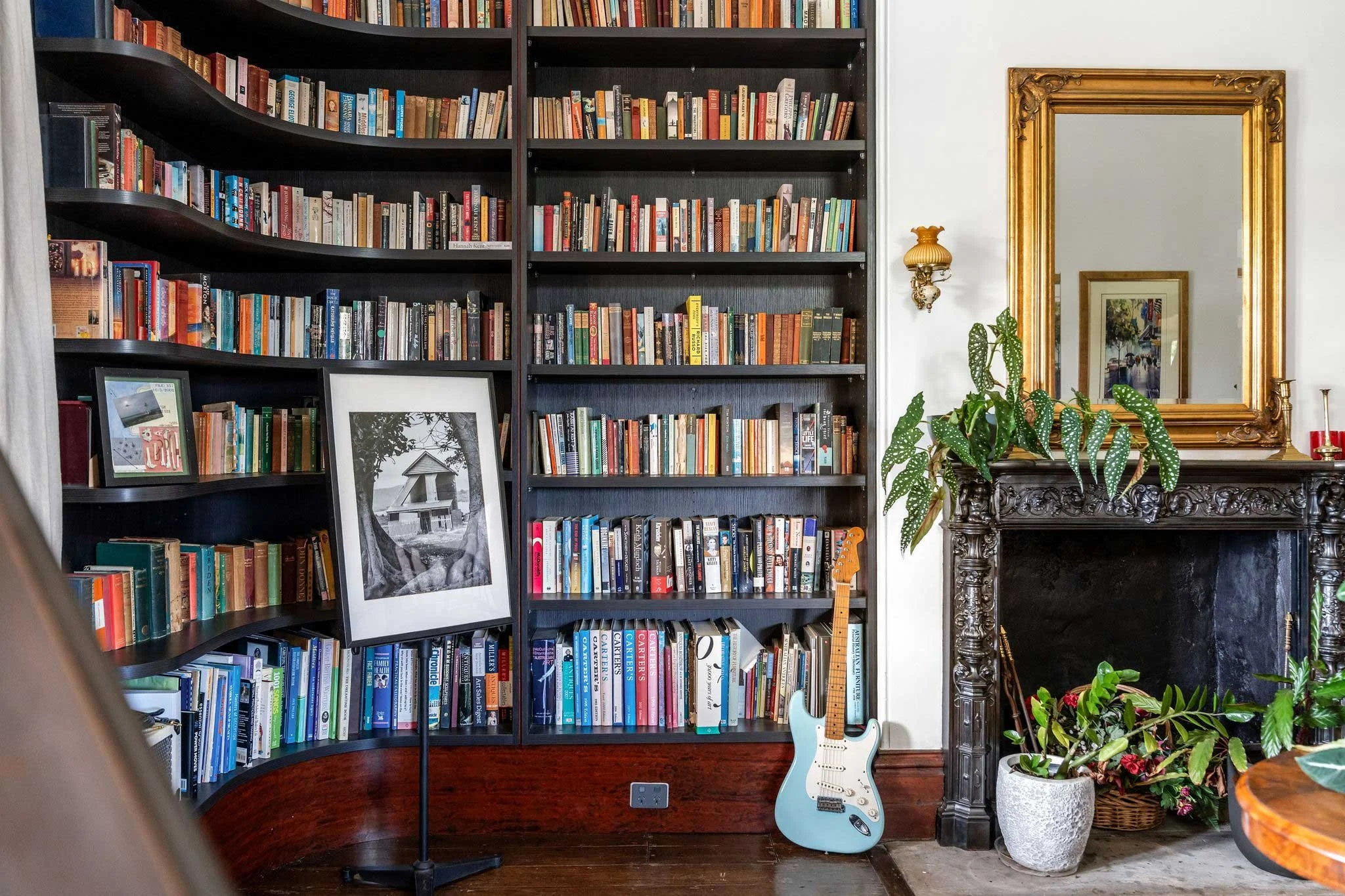 Library in Mount Airlie house Milton by New View Building Solutions