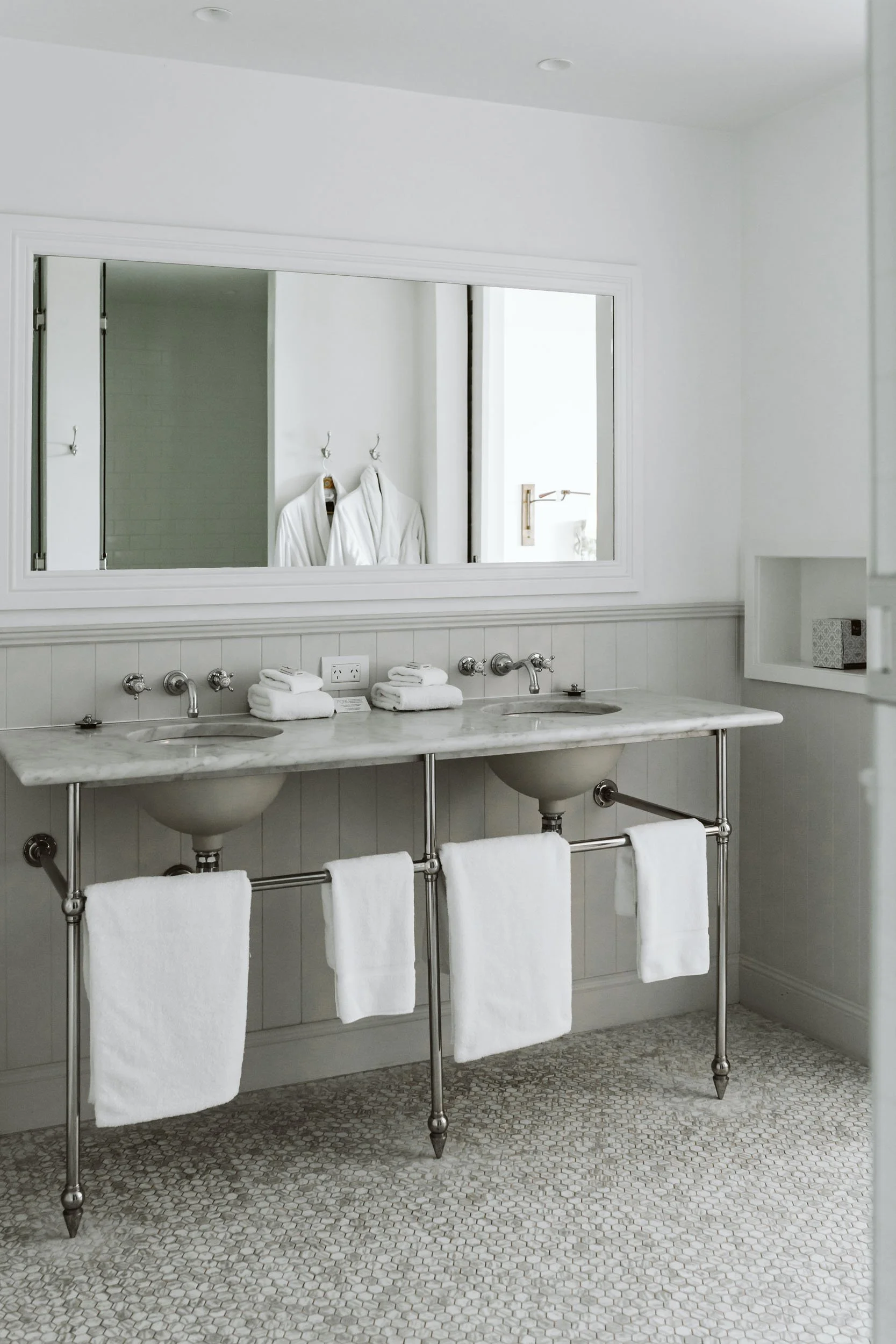 Interior of Collette Dinnigan Suite 29 renovation by New View Building Solutions