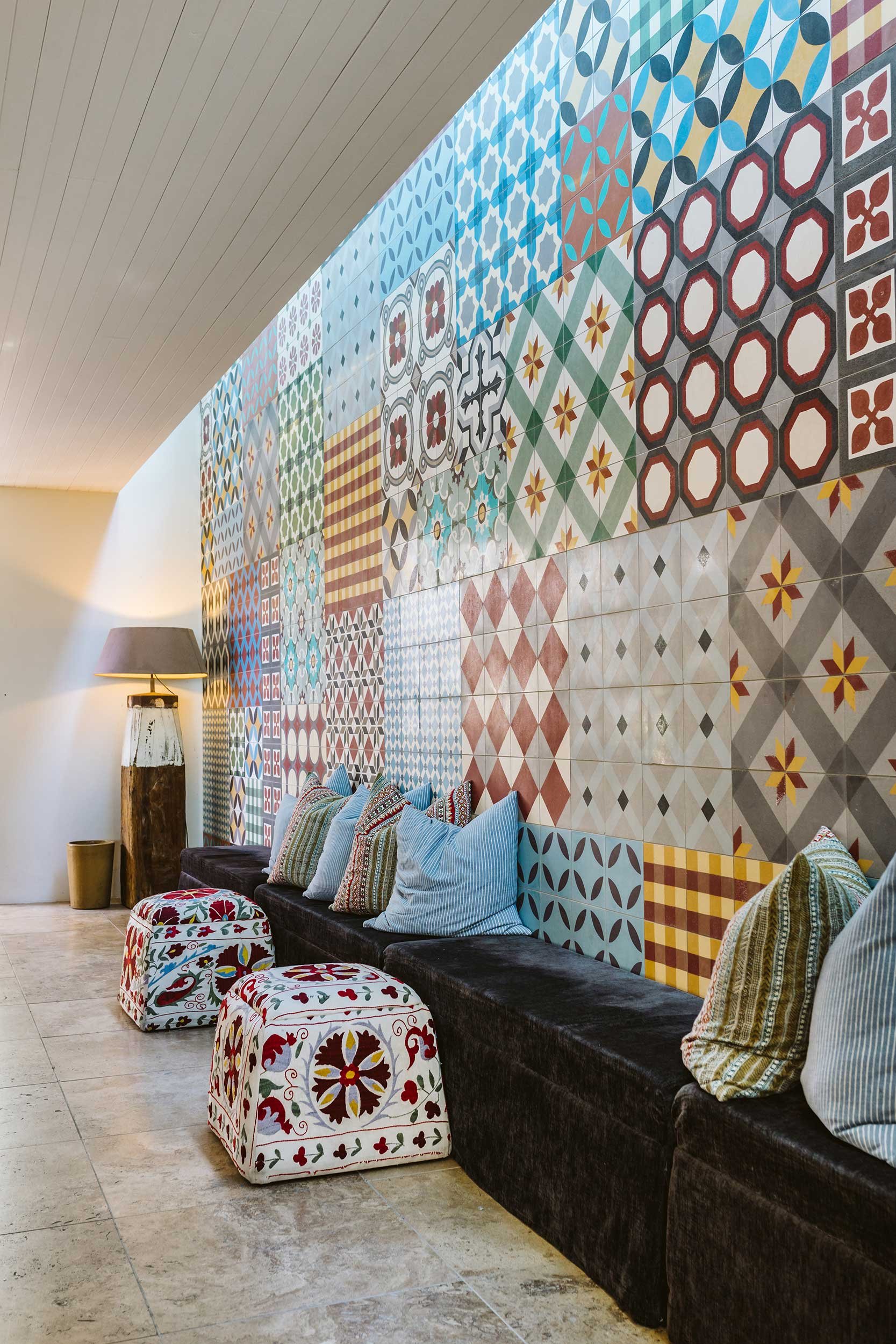 Wall detail Bannisters lobby Mollymook