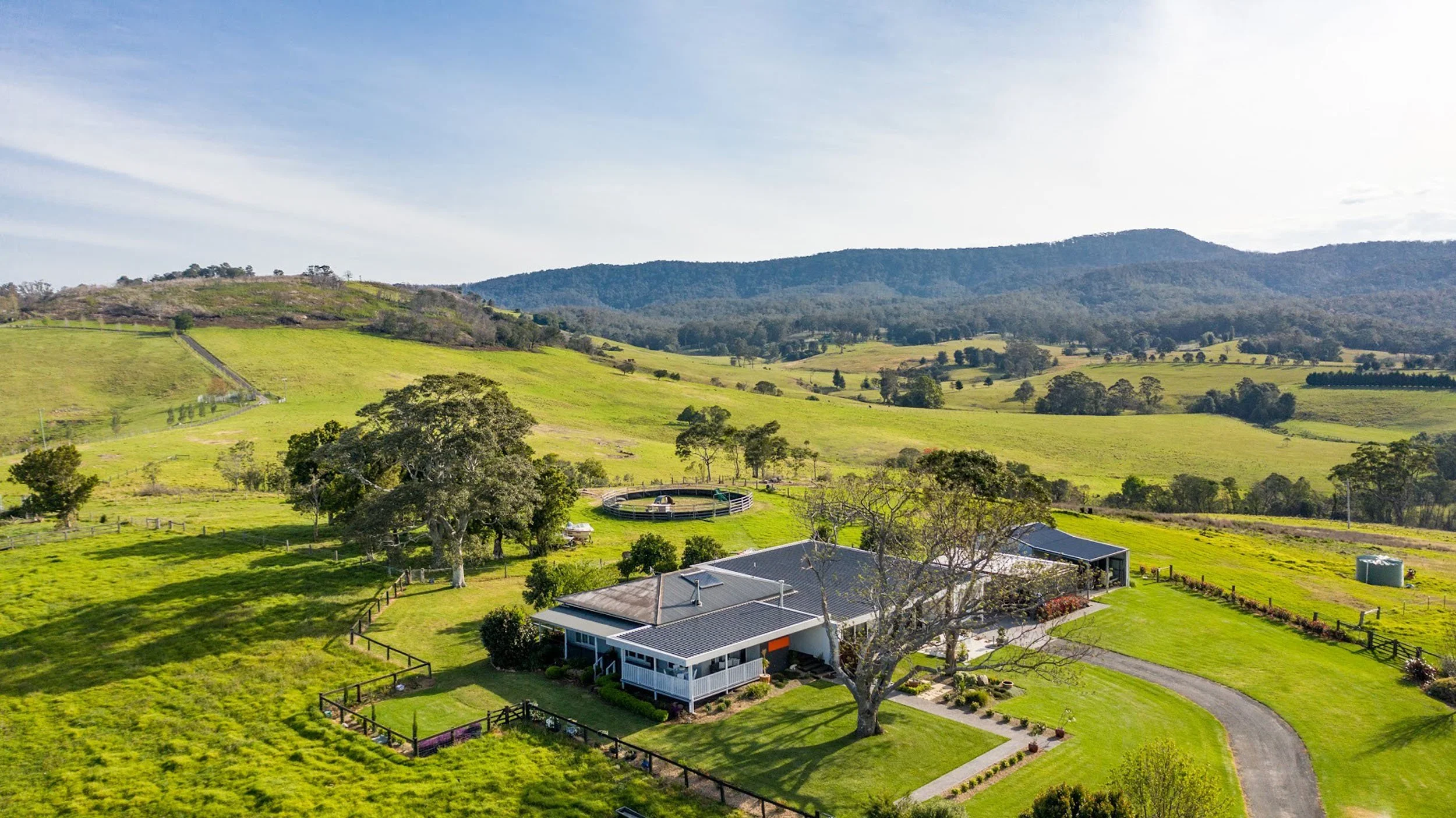 Exterior of the Araluen Farm, Milton renovation by New View Building Solutions