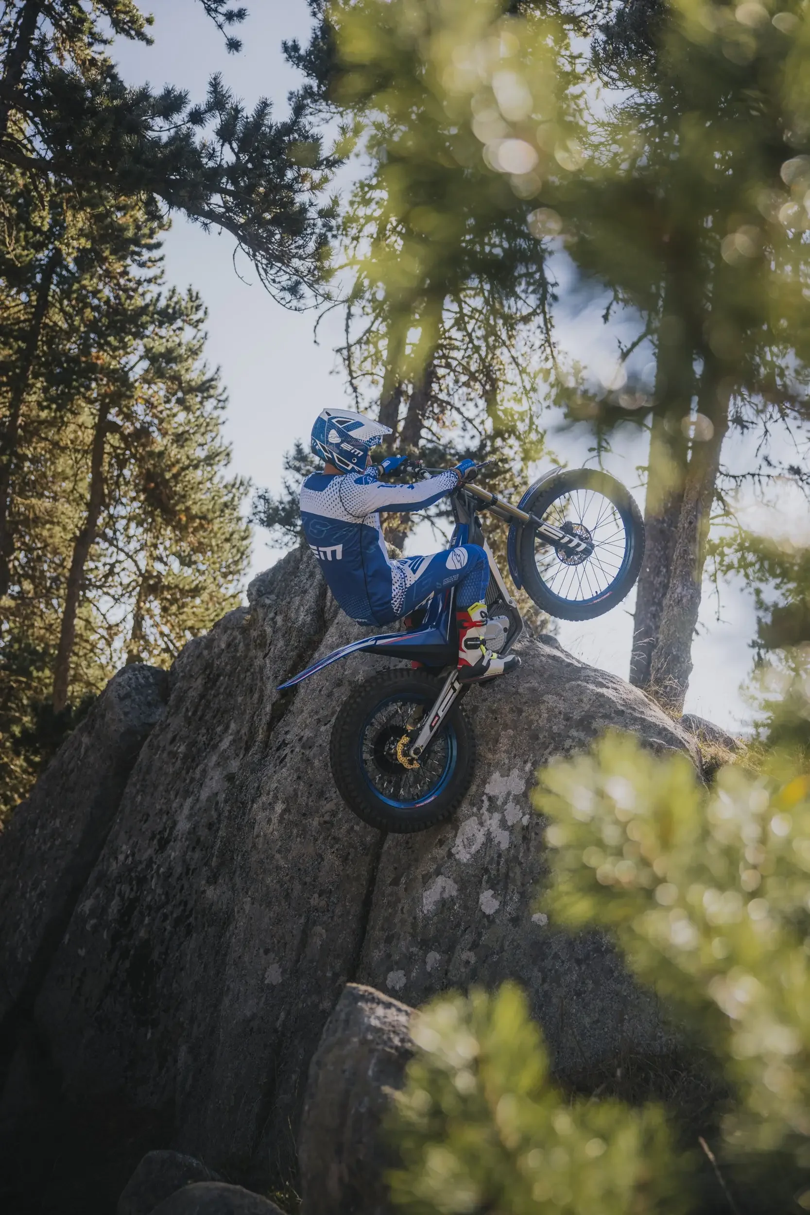 factor-e-electric-motion-082026-8_1667x2500.webp