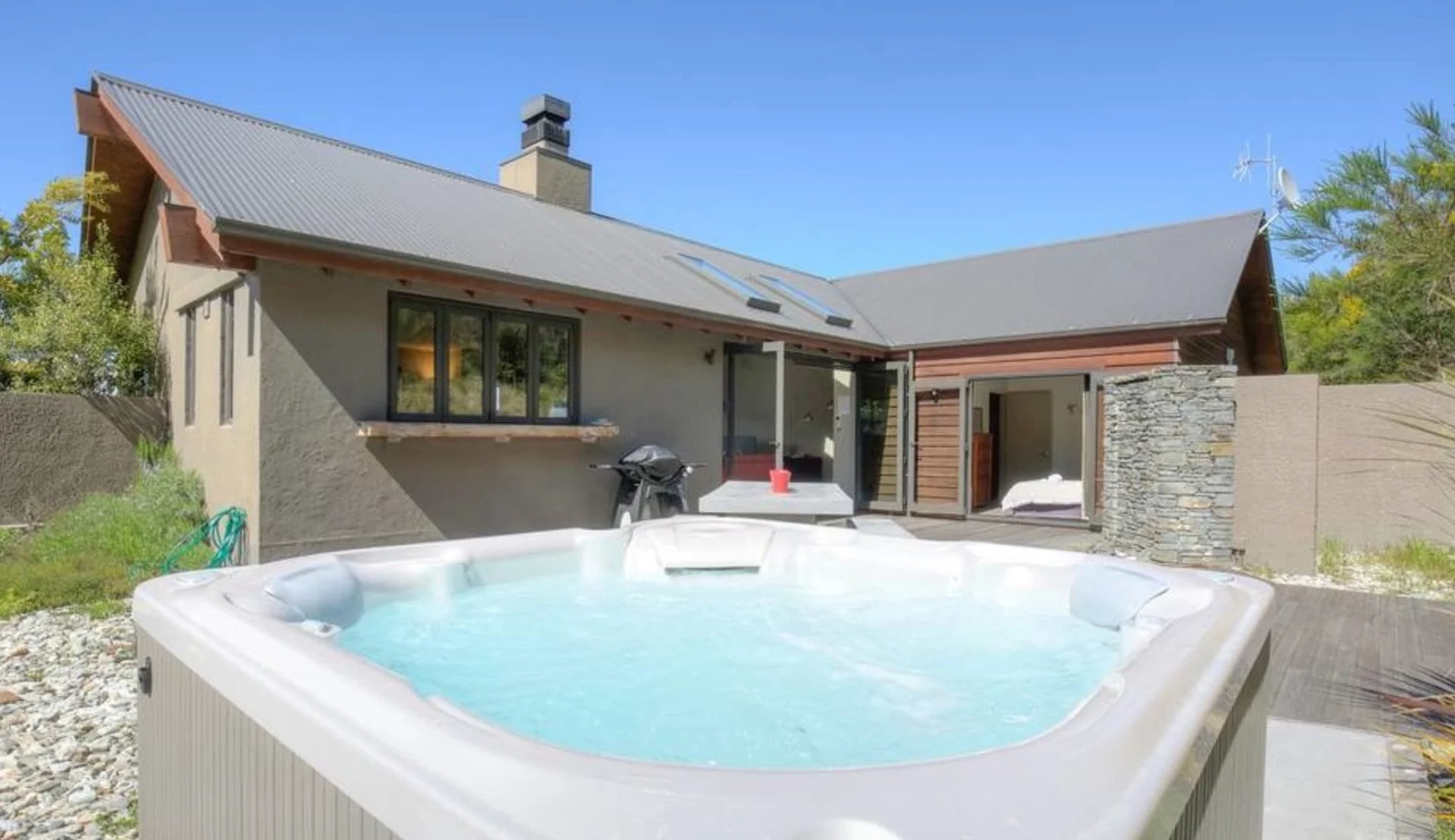 Goldleaf_Hill_With_Panoramic_Views___Queenstown___Hello_Queenstown_Stays.jpg