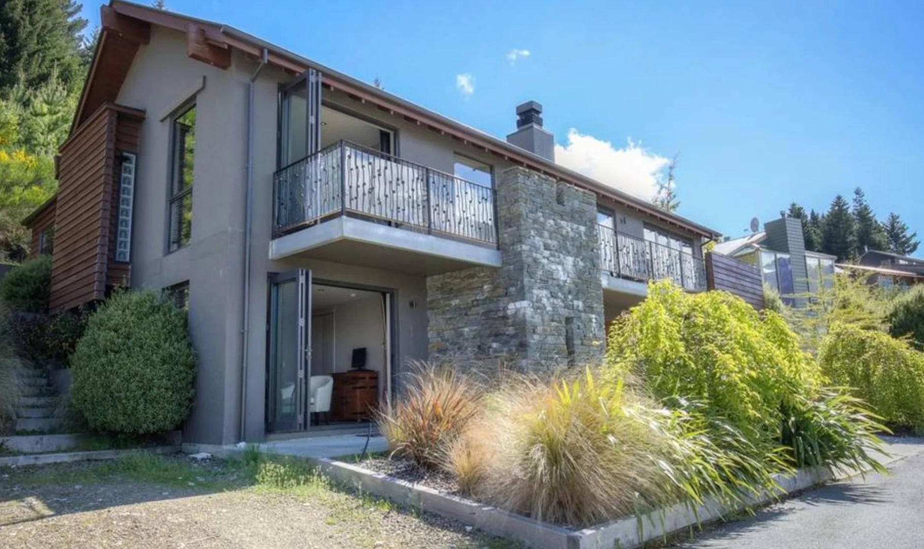 Goldleaf_Hill_With_Panoramic_Views___Queenstown___Hello_Queenstown_Staysk.jpg