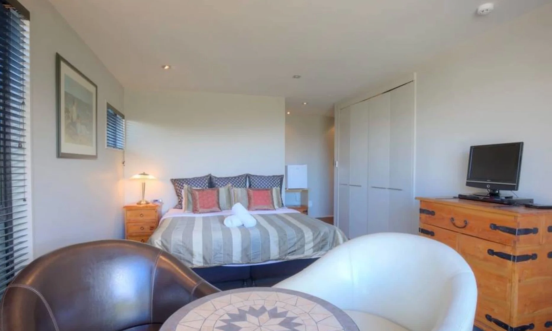 Goldleaf_Hill_With_Panoramic_Views___Queenstown___Hello_Queenstown_Stayss.jpg