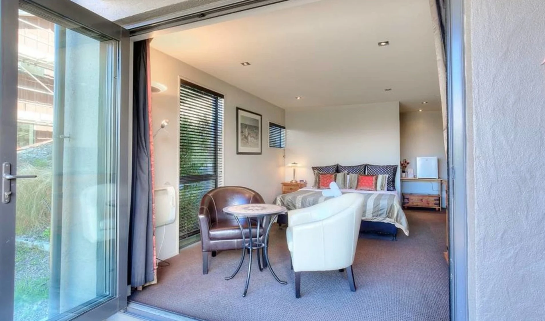 Goldleaf_Hill_With_Panoramic_Views___Queenstown___Hello_Queenstown_Staysdd.jpg