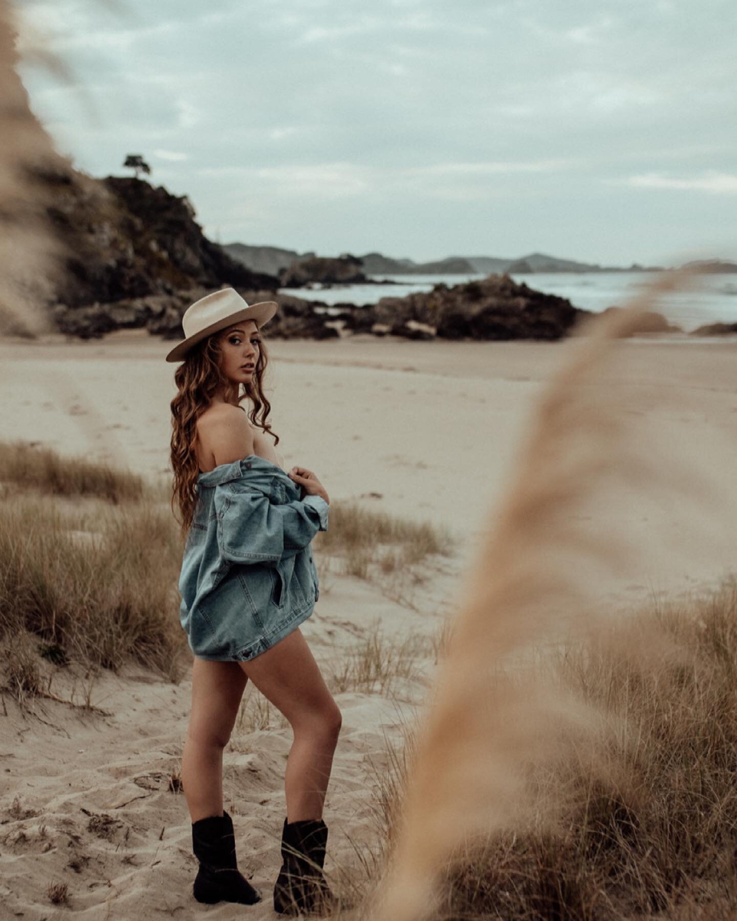 Part 2 - Country gal meets the sea 👒👢🌊

Model: @aaliyahfountain 
Make up: @katyjanemakeupartist 
Hair: @phillipas_hair_care 
Photography and styling by myself 
&bull;
&bull;
&bull;
&bull;
&bull;
&bull;
&bull;
#womenempowerment #empoweringwomen #st
