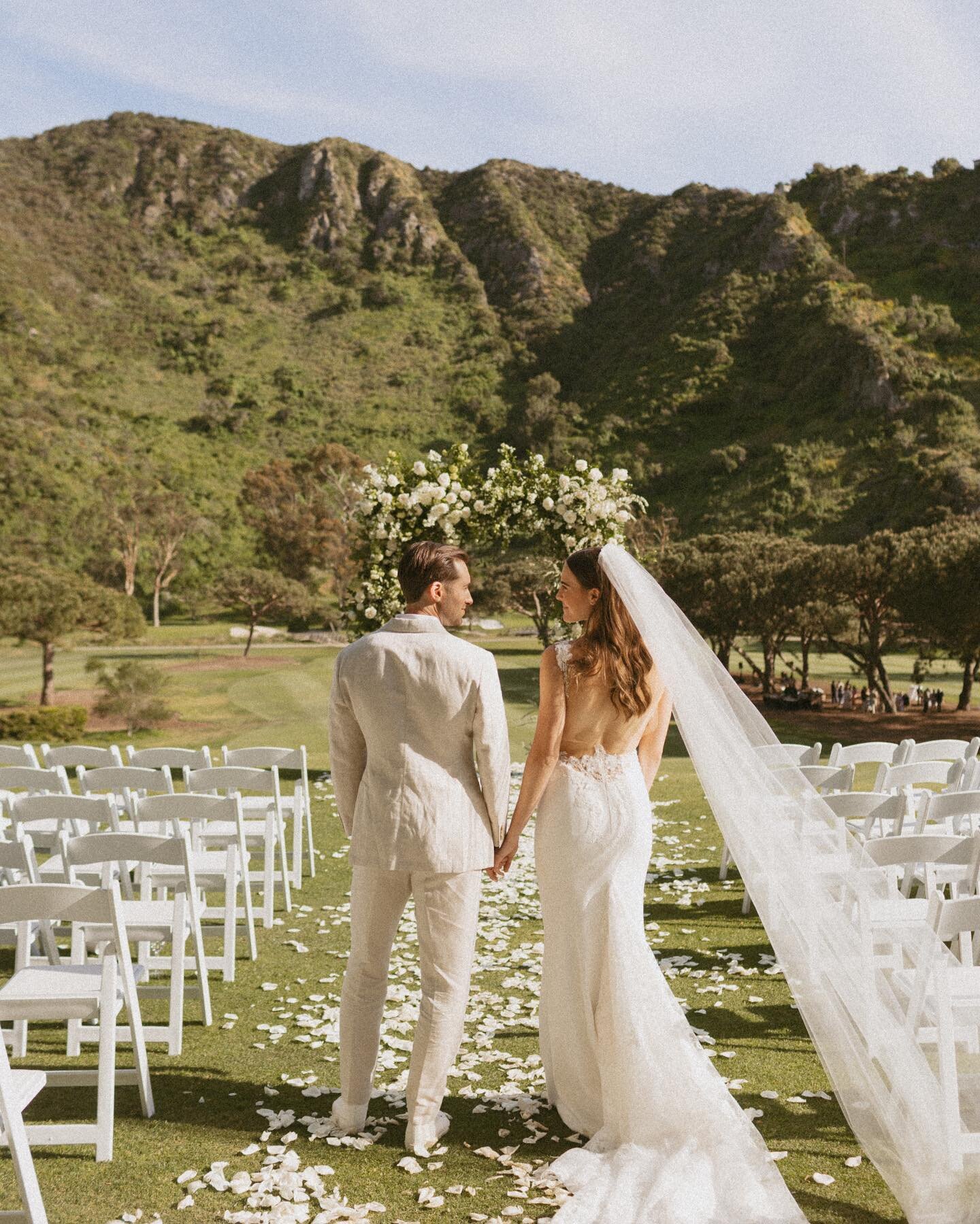 Just got real.

#lagunabeachwedding #theranchlagunabeach #laweddingphotographer #elopementphotographer #classicbride