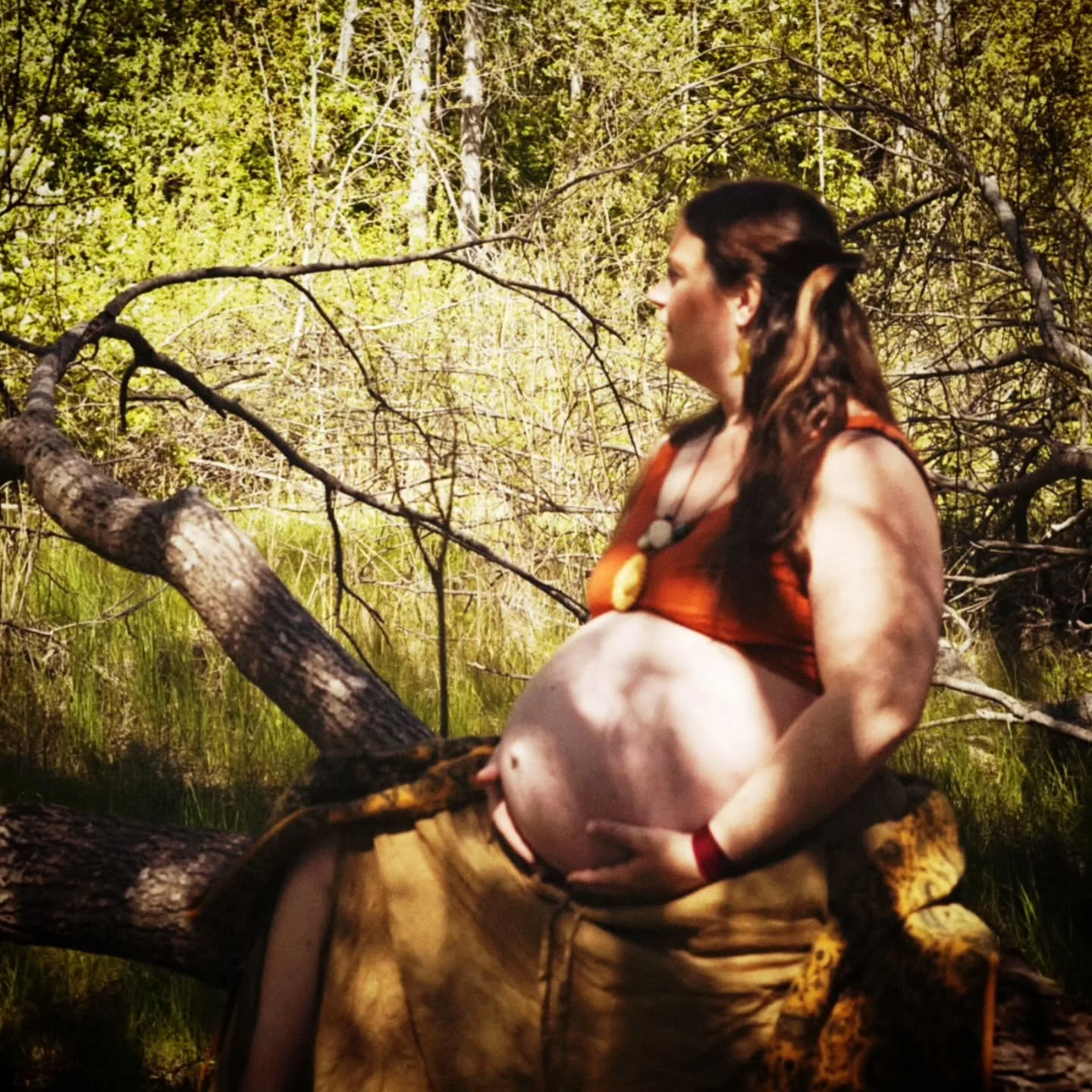 Om min f&ouml;dsel, del 1

Det hela b&ouml;rjade... Ja n&auml;r b&ouml;rjar en f&ouml;dsel? Jag i f&ouml;dandet i m&aring;nga veckor innan hon tillslut tr&auml;ngde ut genom portalen. Det var subtilt d&aring;, som att inte vara riktigt h&auml;r, och 