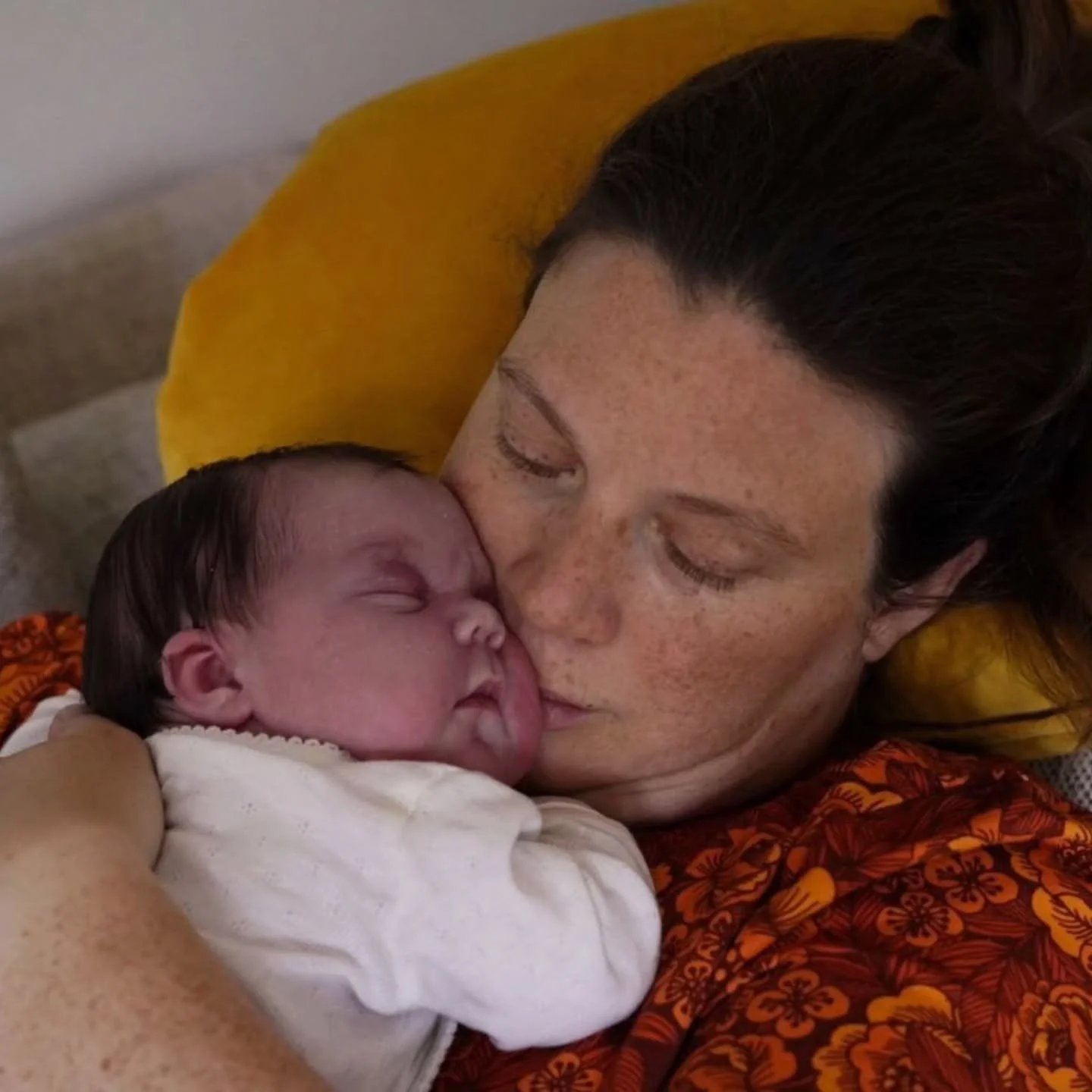 9 m&aring;nader inne 9 m&aring;nader ute

Den h&auml;r tiden &auml;r speciell. F&ouml;r fr&aring;n och med nu kommer hon levt l&auml;ngre utanf&ouml;r min mage &auml;n i mig. Jag kan inte se den h&auml;r f&ouml;rsta perioden p&aring; annat s&auml;tt 