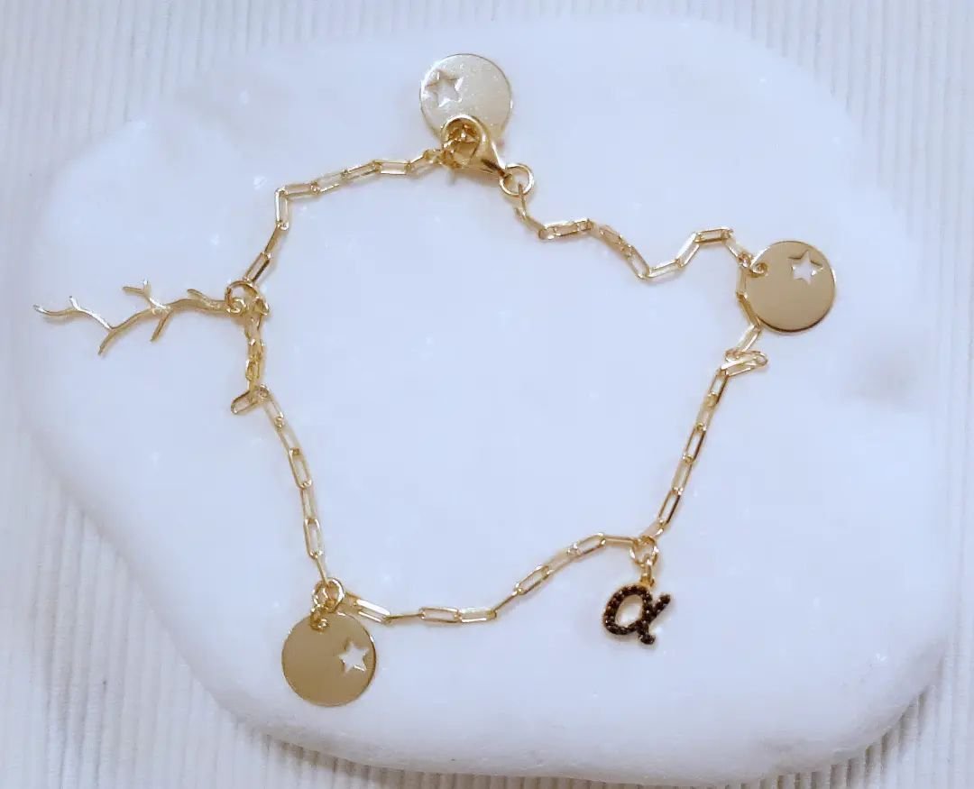 ☆ Alice bracelet ☆

#alicebracelet #goldplatedjewelry #initialjewelry #chicartlovers #staychic #braceletlover #niaargyropoulou_chicart #fashionjewelry #simplicity #blackandgold