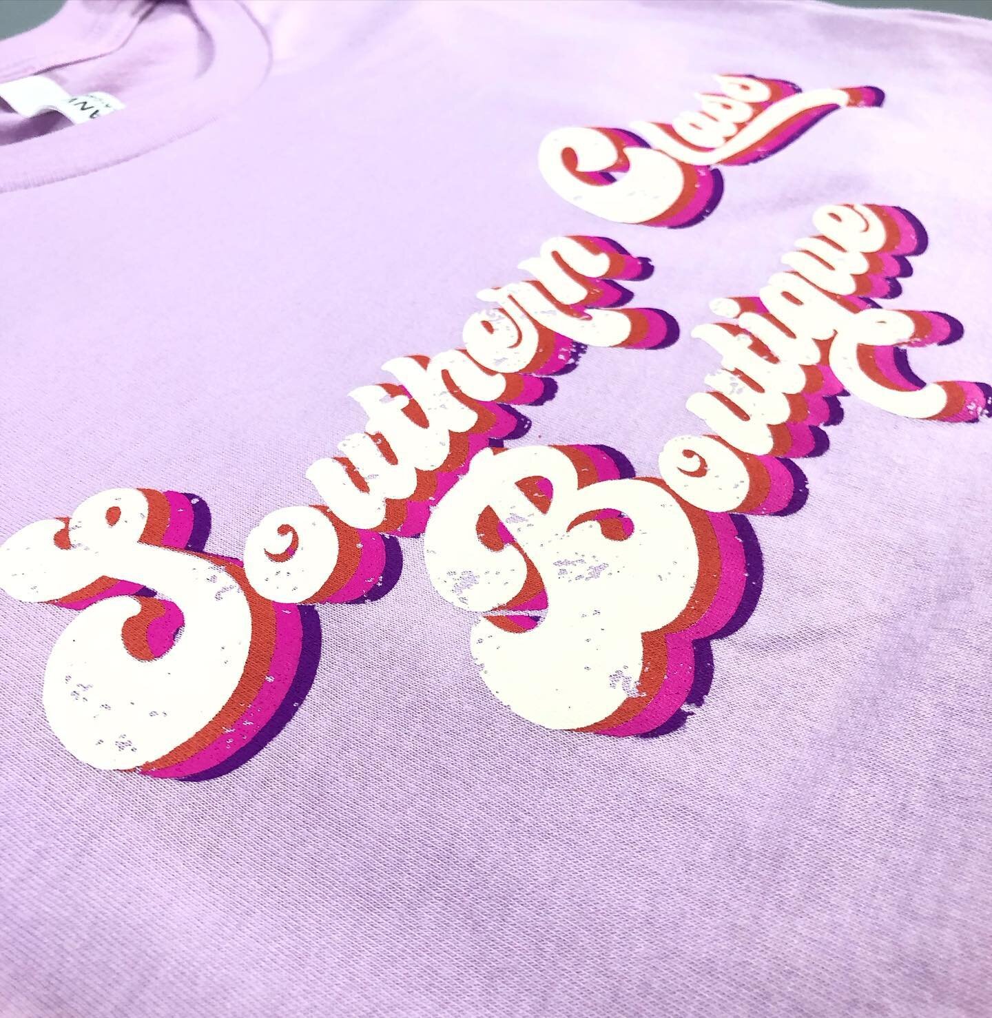 Retro 70&rsquo;s inspired 4 color print on lilac tees for the incredible @shopsouthernclass!