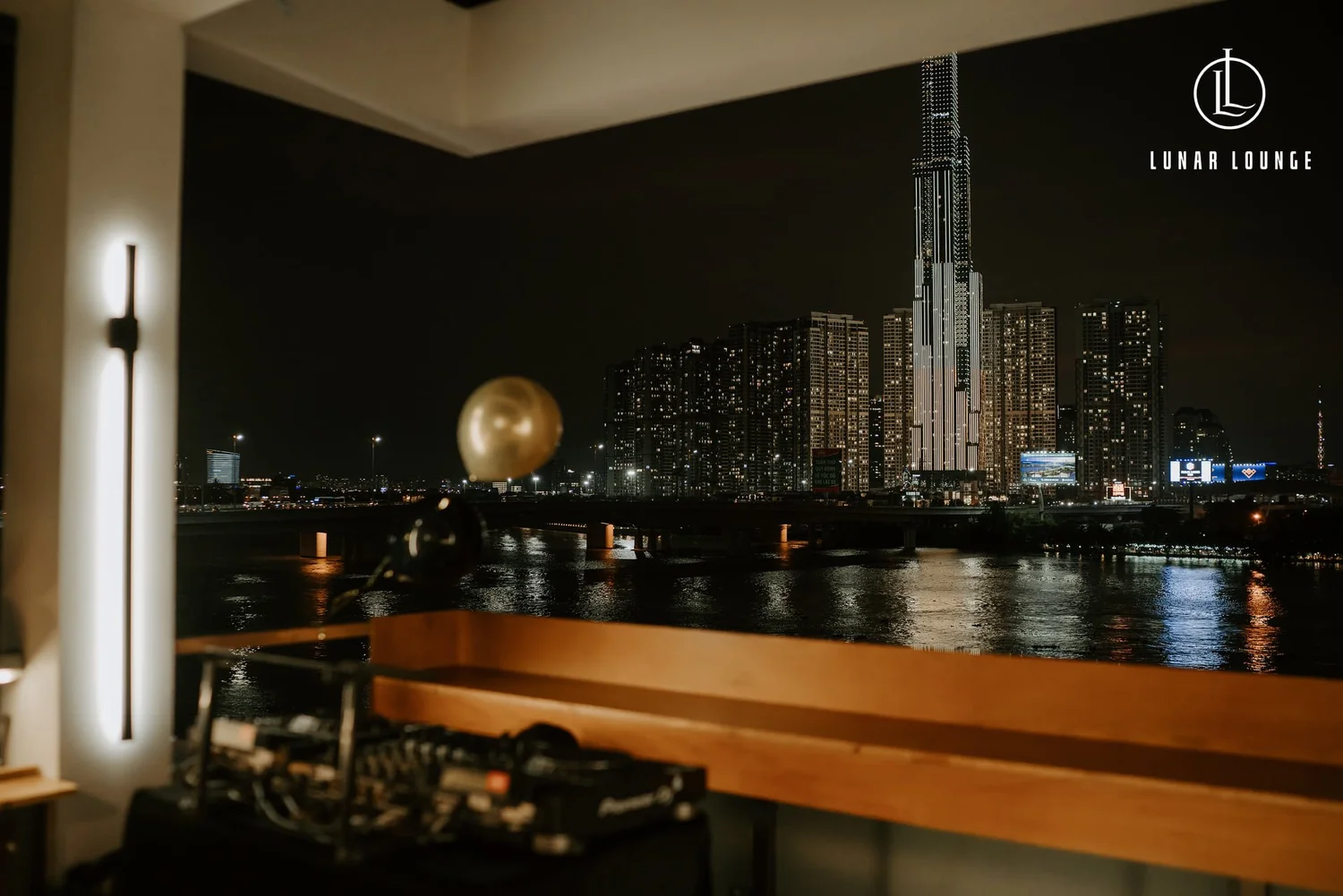 10 Rooftop bars and restaurants in Ho Chi Minh City to take your ...