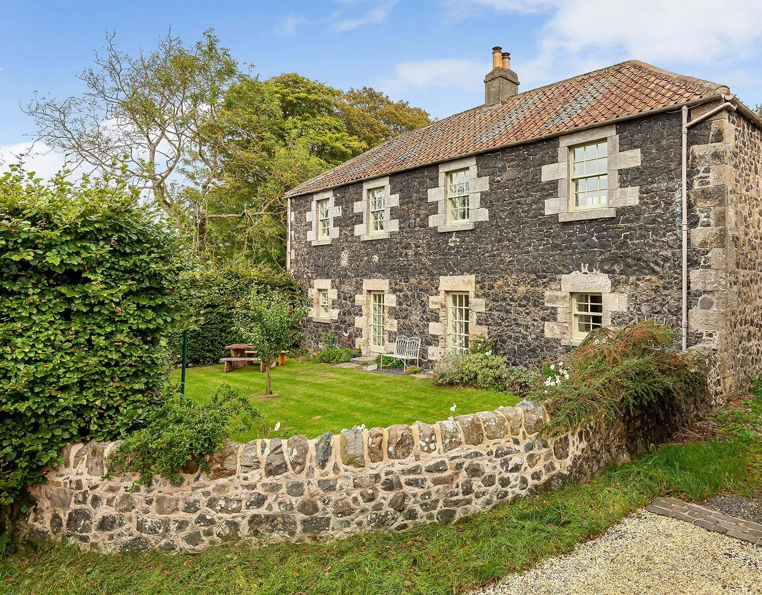 east-nuek-orchards-apple-orachrd-and-pet-friendly-cosy-self-catering-holiday-cottage-lets-st-andrews-the-barracks-1.jpg