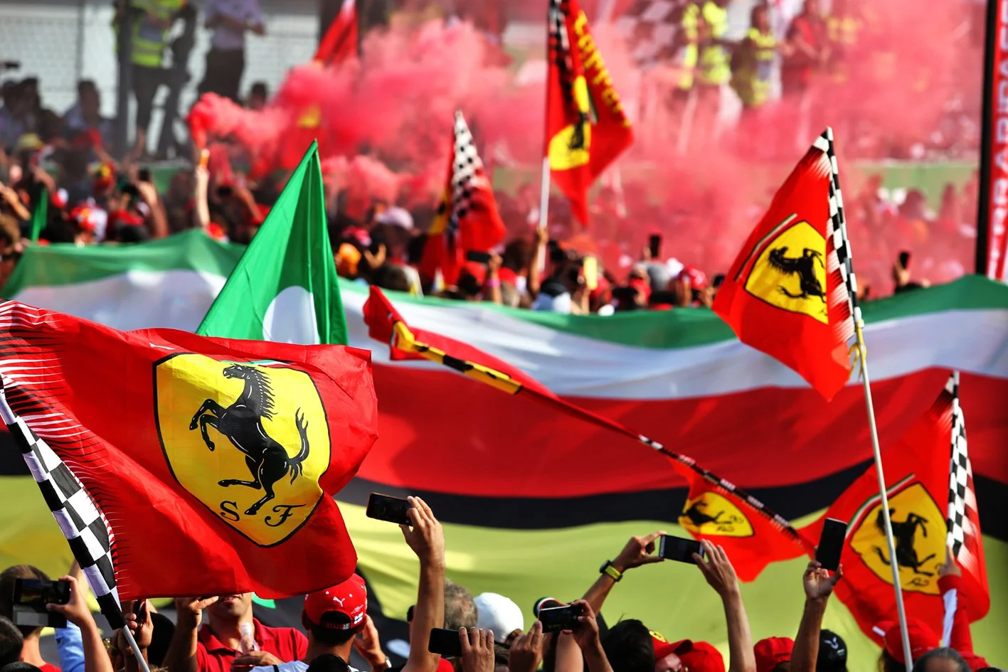  F1 images courtesy of James Moy Photography &amp; Grandstand Motor Sports 