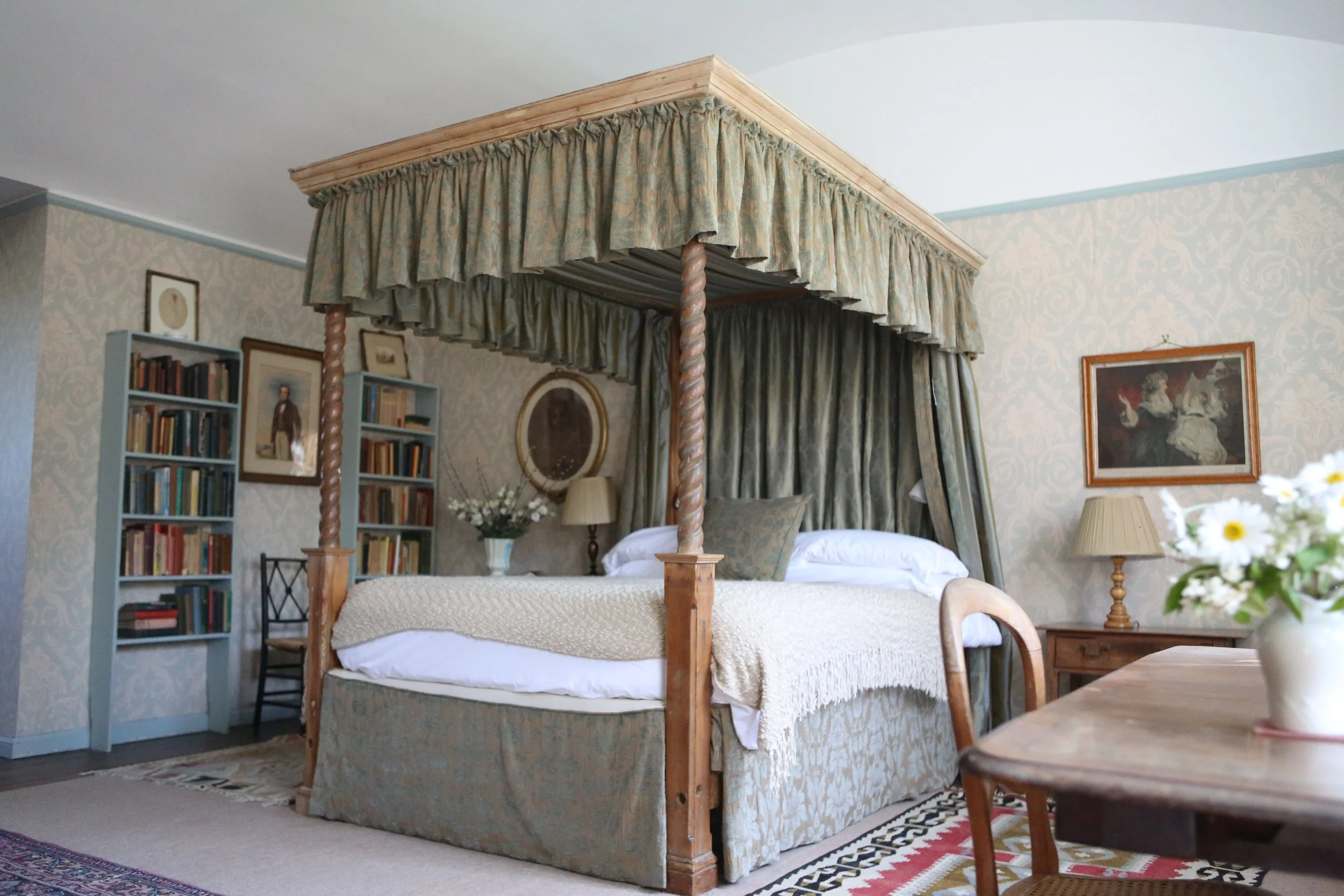 Wing 4 poster bedroom2.JPG