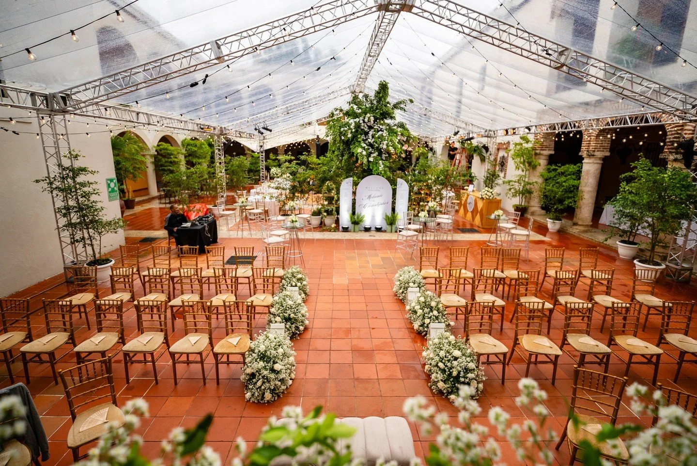 Ceremony Melanie + Christopher 🥰⁠
⁠
LUXURY WEDDING EVENT PLANNER &amp; DESIGN💮⁠ ⁠ ⁠
⁠
Tu Boda o Evento Tal Como la So&ntilde;aste con @asdetalles, HAZ TU CITA VIRTUAL WhatsApp 1.407.535.3405, 1.829.591.3405 asdetalles@hotmail.com, www.asdetalles.co