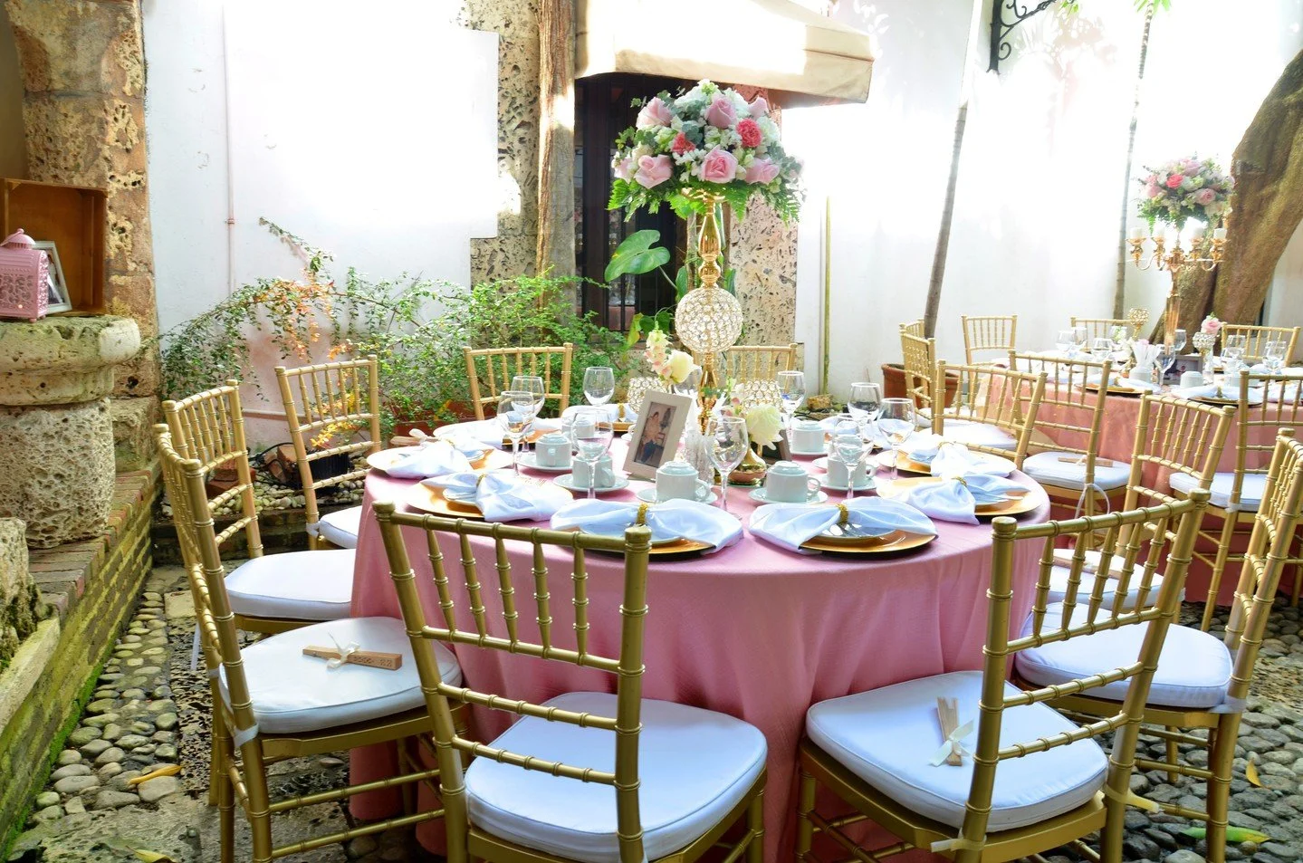 Intimate by AS. Recordando la tarde de te de los 90 de Clara ✨ ⁠
⁠
LUXURY WEDDING EVENT PLANNER &amp; DESIGN💮⁠ ⁠ ⁠
⁠
Tu Boda o Evento Tal Como la So&ntilde;aste con @asdetalles, HAZ TU CITA VIRTUAL WhatsApp 1.407.535.3405, 1.829.591.3405 asdetalles@