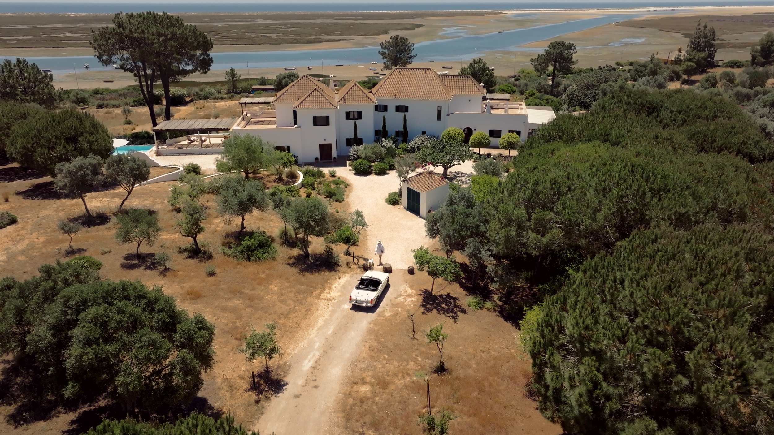 Villa Lafe Top View classic car .png
