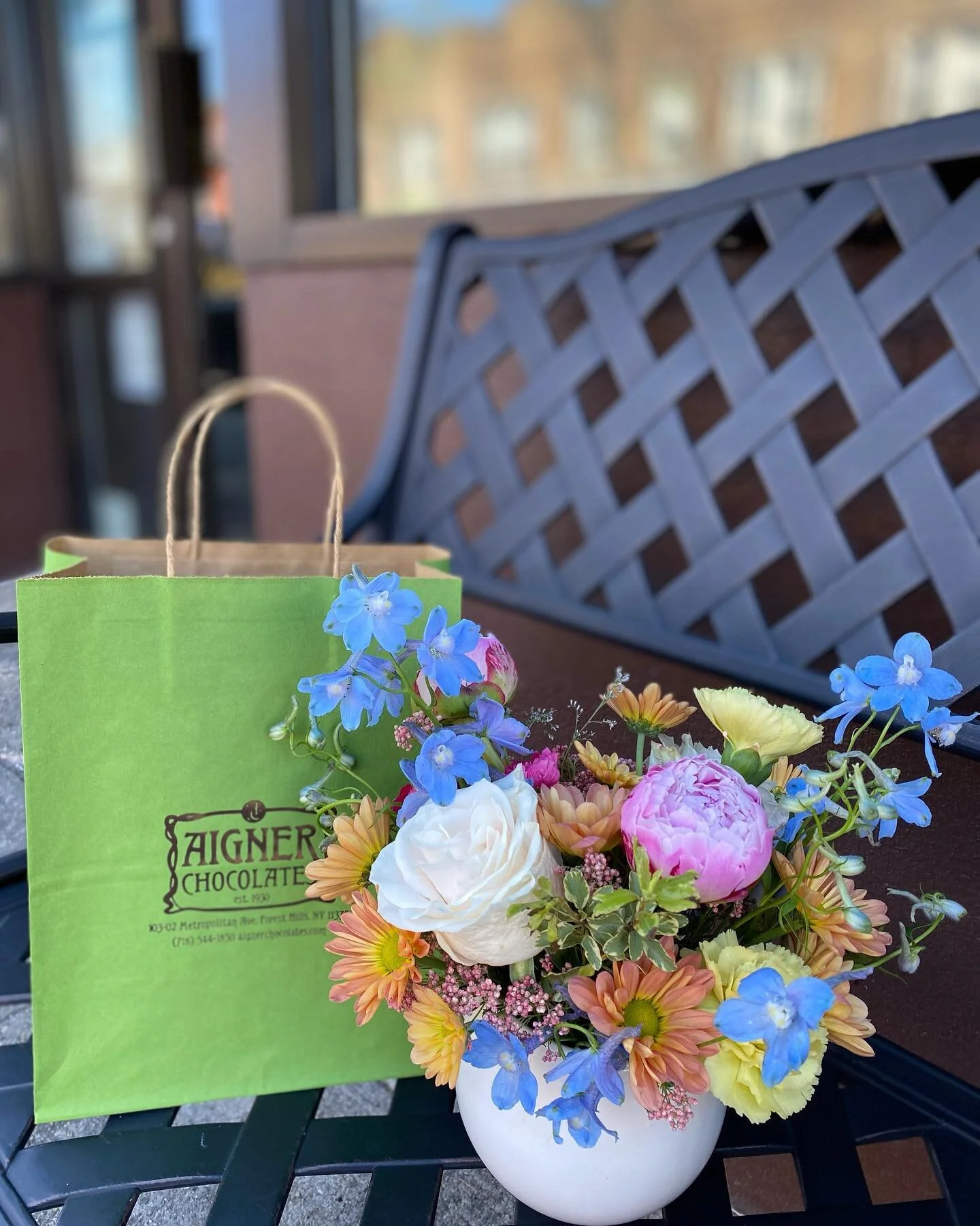 Orders are now closed for Mother&rsquo;s Day! Thank you everyone who placed an order! We look forward to delivering to all the special women in your lives! 💖
A big thank you to @aignerchocolates for collaborating with us on this year&rsquo;s Mother&