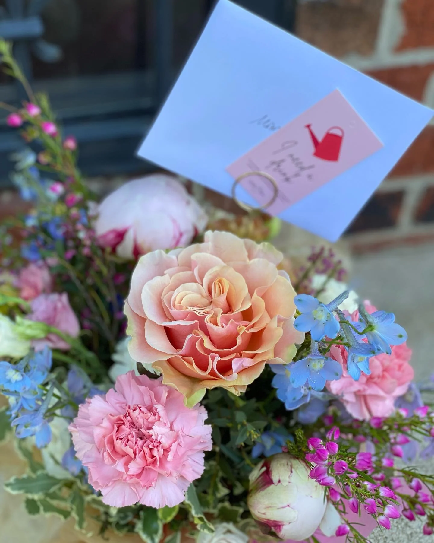 It was a busy Mother&rsquo;s Day weekend! 😮&zwj;💨But we managed to capture a few snaps. We hope your loved ones are enjoying their blooms and remember to follow our care instructions! A great way to make them last longer, transfer the still fresh f