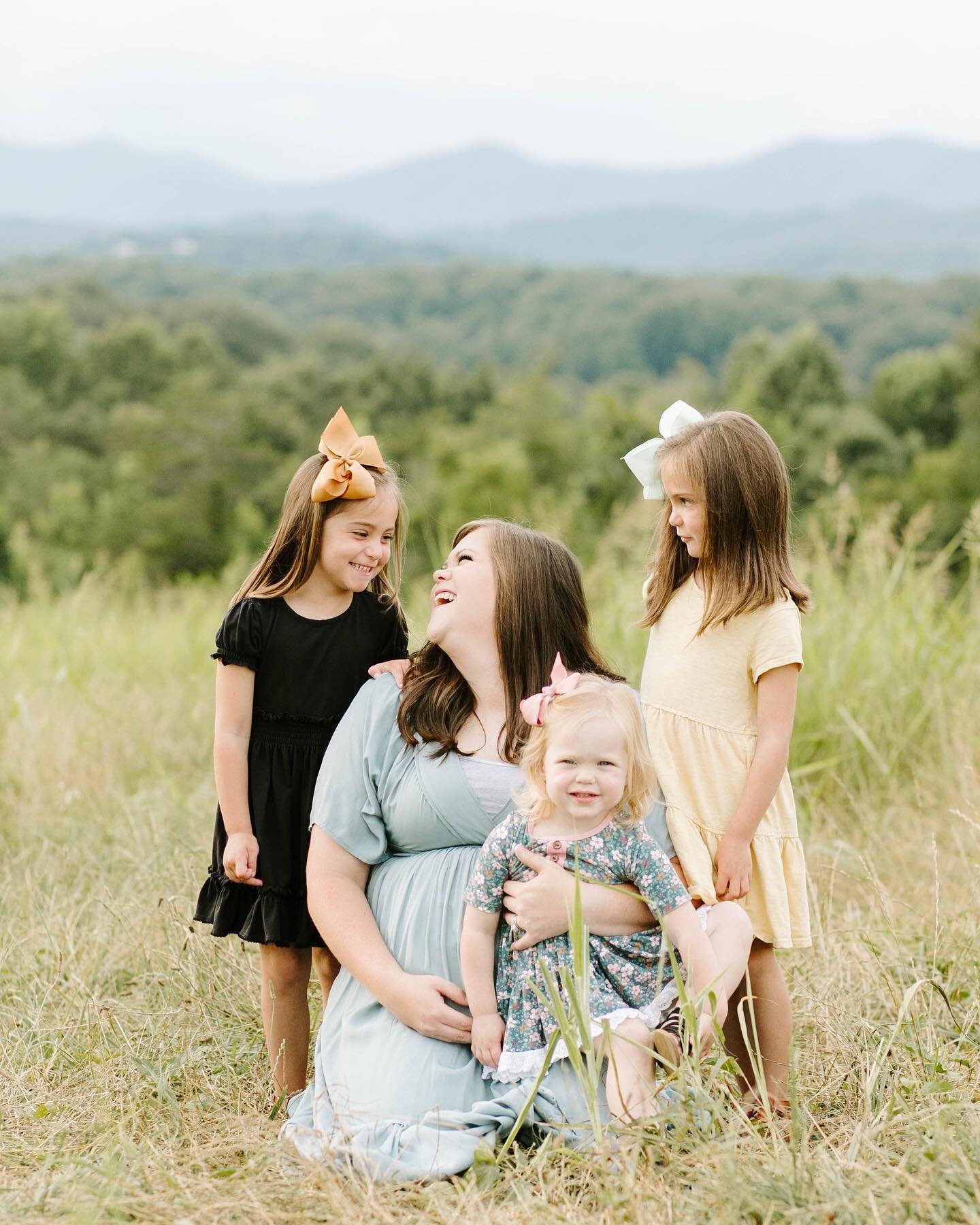 Love photographing mamas with their babies- it just never gets old. 🥰