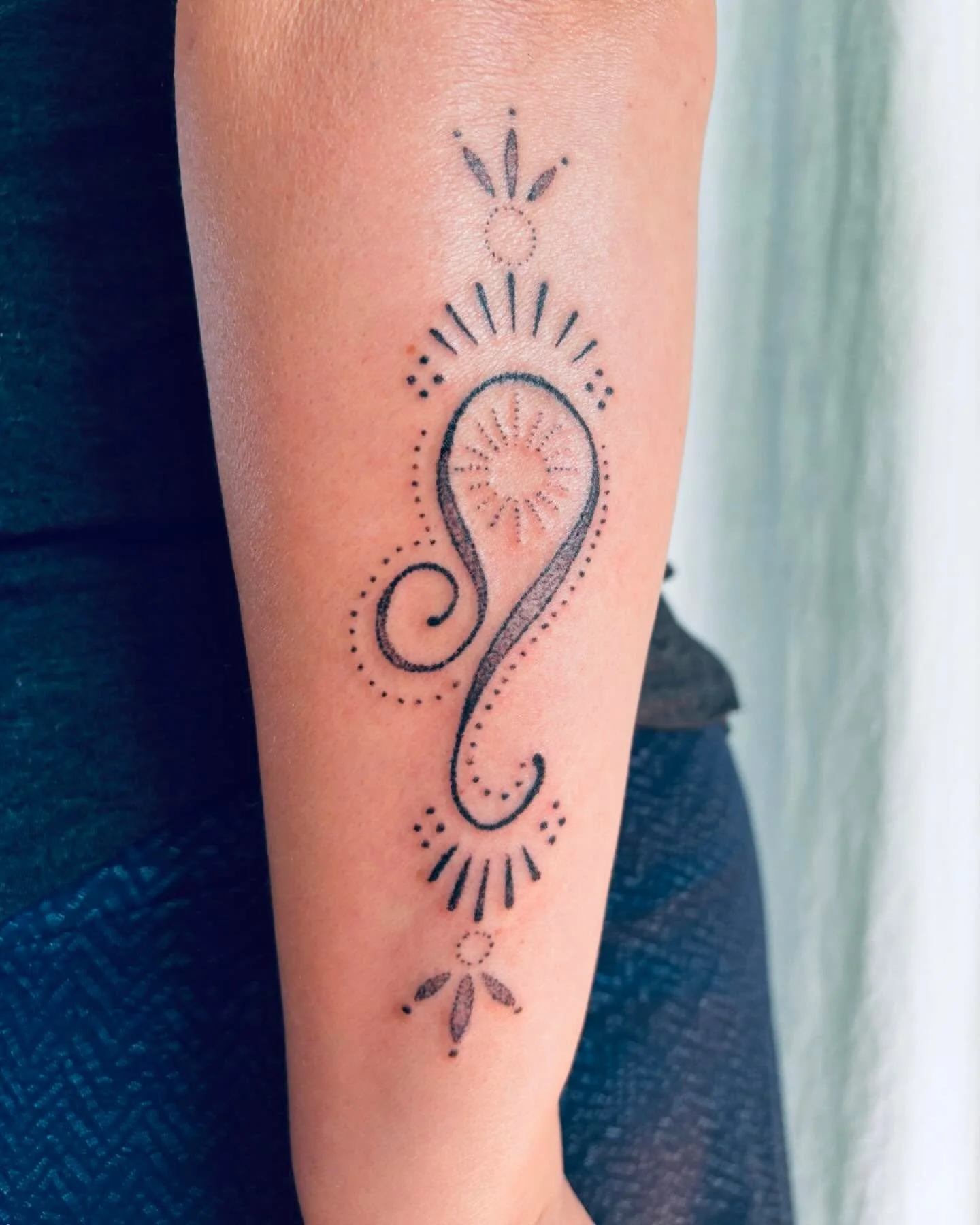 Holy moly I am WAY behind at posting pics. 😅 As an artsy introvert I get lost in my world of projects and sometimes forget to take pics or post them. 🤷🏻&zwj;♀️

Anyway! Here&rsquo;s a super cool ornamental Leo ♌️ design I did. I *really* love doin