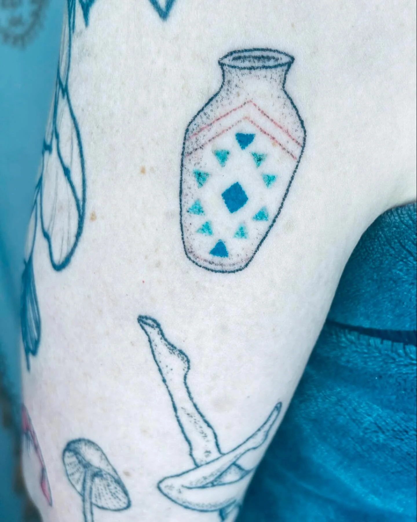 Some supremely fun sticker tattoos on the always delightful Heather. This time we added a cute and silly shrimp and a Southwestern vase. These are my 6th and 7th tattoos on Heather (!!). A few other are a visible as well (a wee 🍄&zwj;🟫and a leggy e
